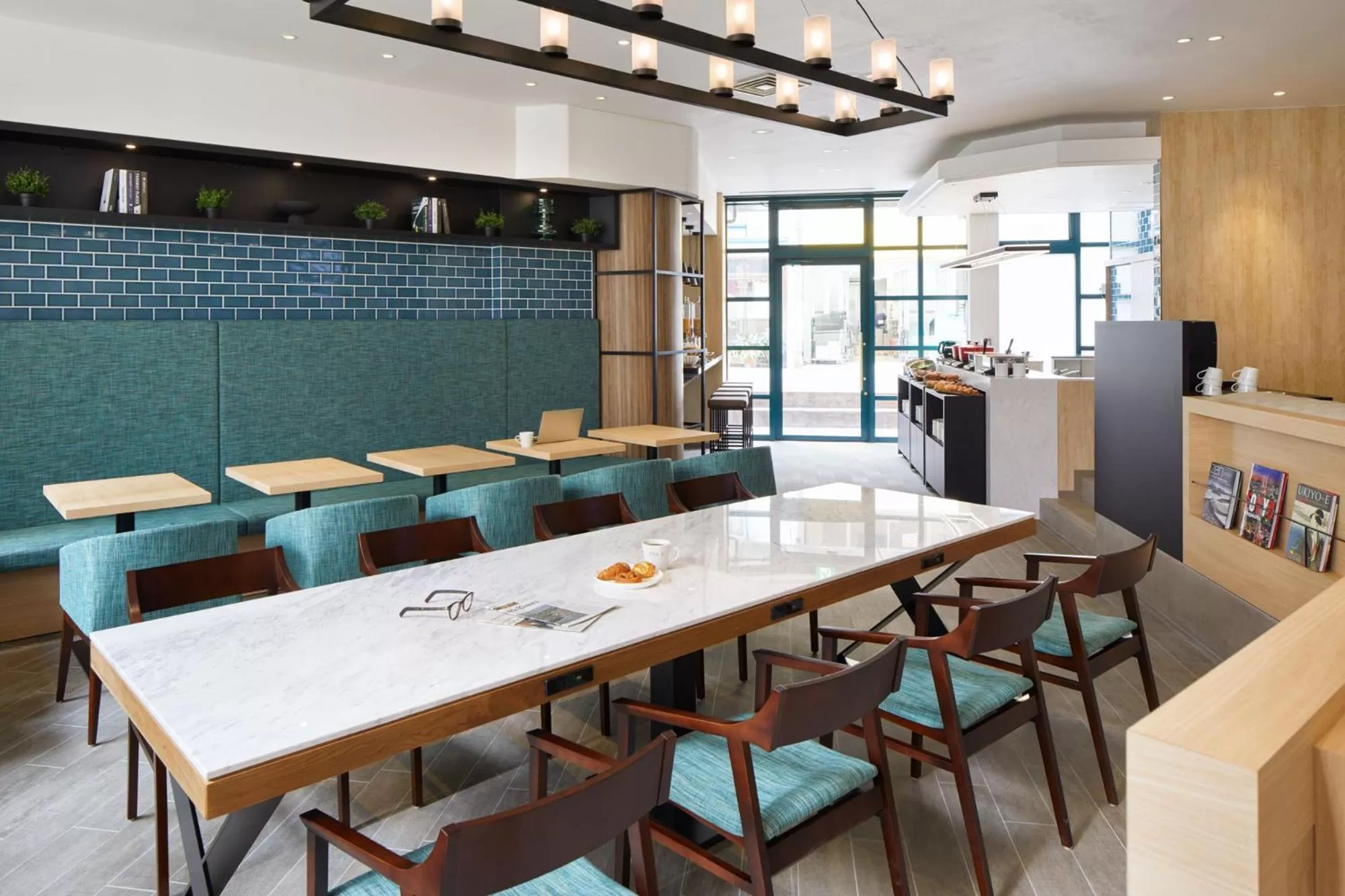 Lounge or bar in the b ochanomizu