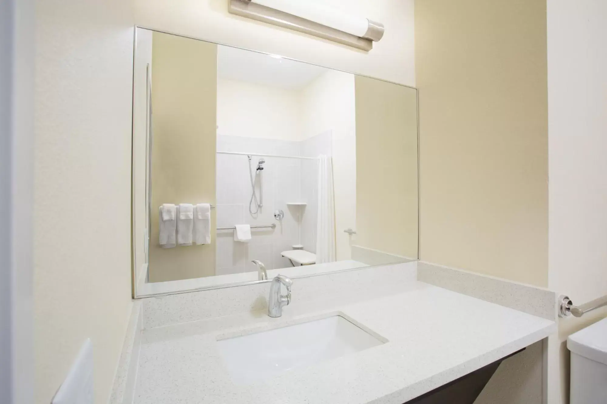 Studio Queen Suite with Tub - Communication Accessible in Candlewood Suites Longmont - Boulder Area by IHG Studio Queen Suite with Tub - Communication Accessible in Candlewood Suites Longmont - Boulder Area by IHG