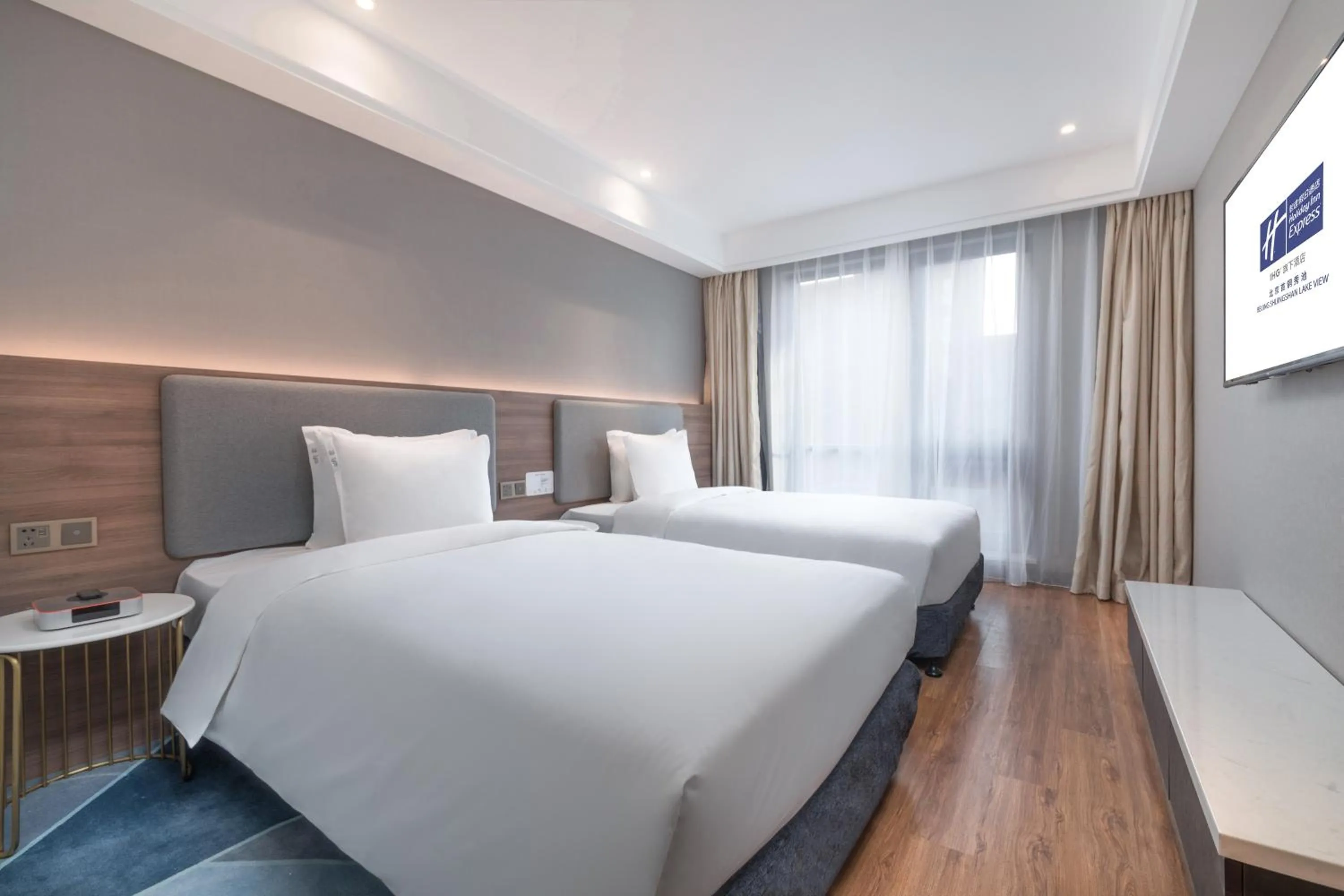 Bedroom, Bed in Holiday Inn Express Beijing Shijingshan Lakeview by IHG