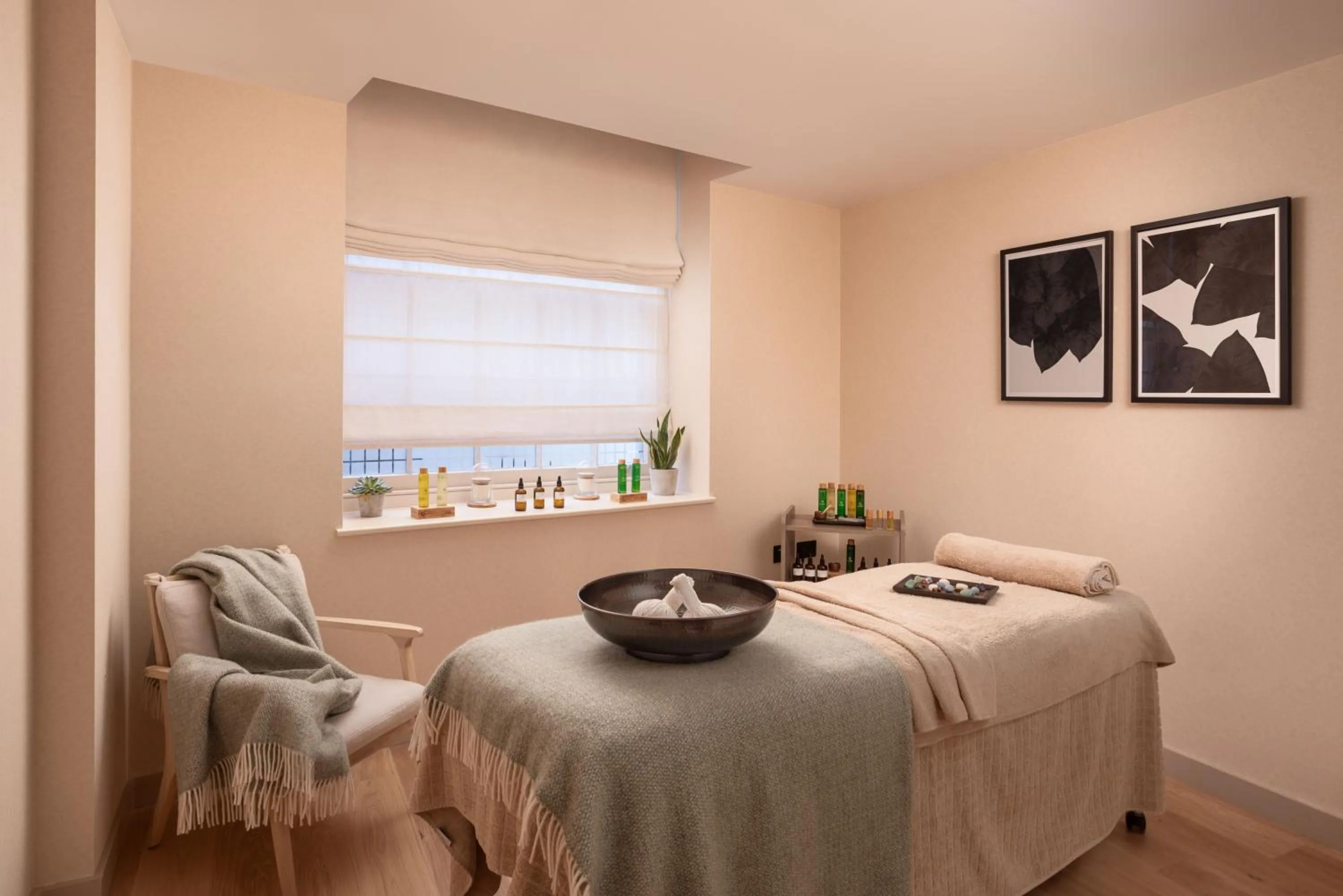 Spa and wellness centre/facilities, Bed in Inhabit Queen's Gardens, a Member of Design Hotels