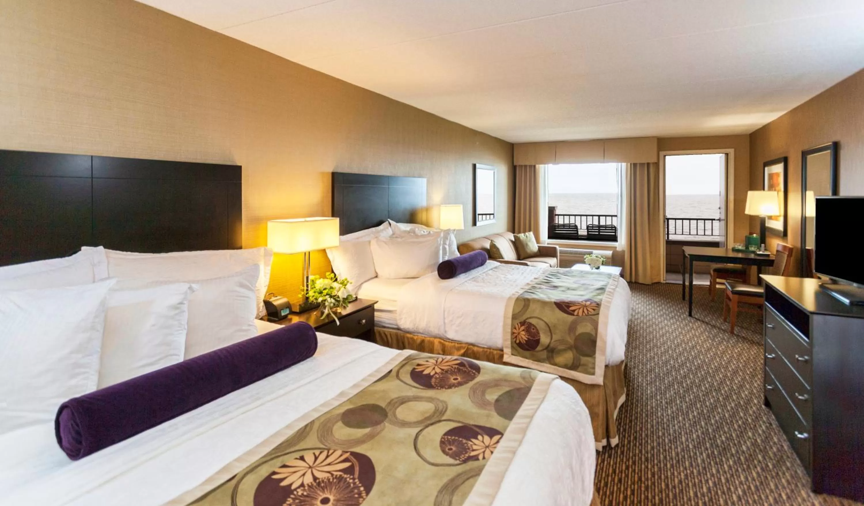 TV and multimedia, Bed in The Inn on Lake Superior