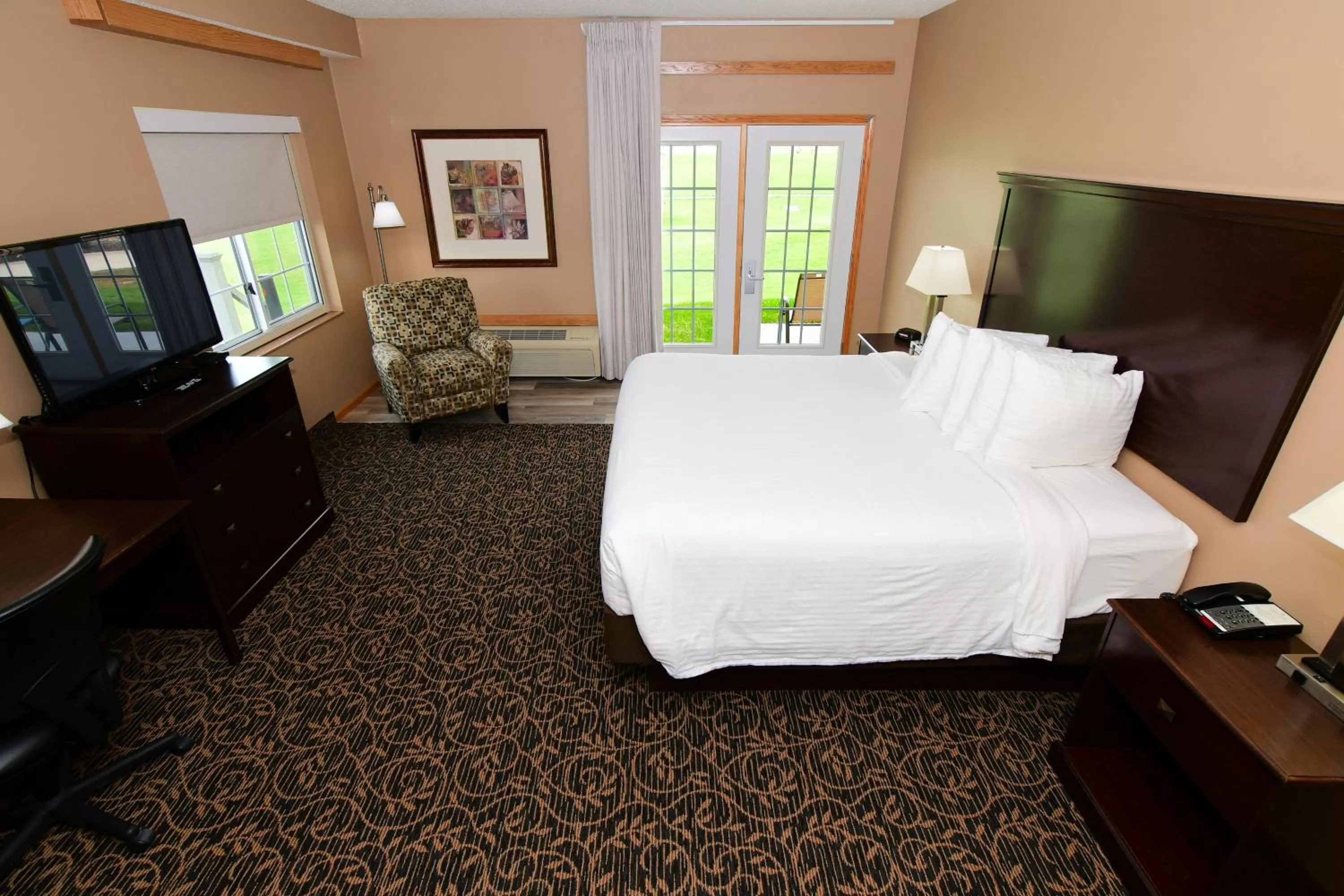 Bed in Cobblestone Inn & Suites - Denison | Majestic Hills