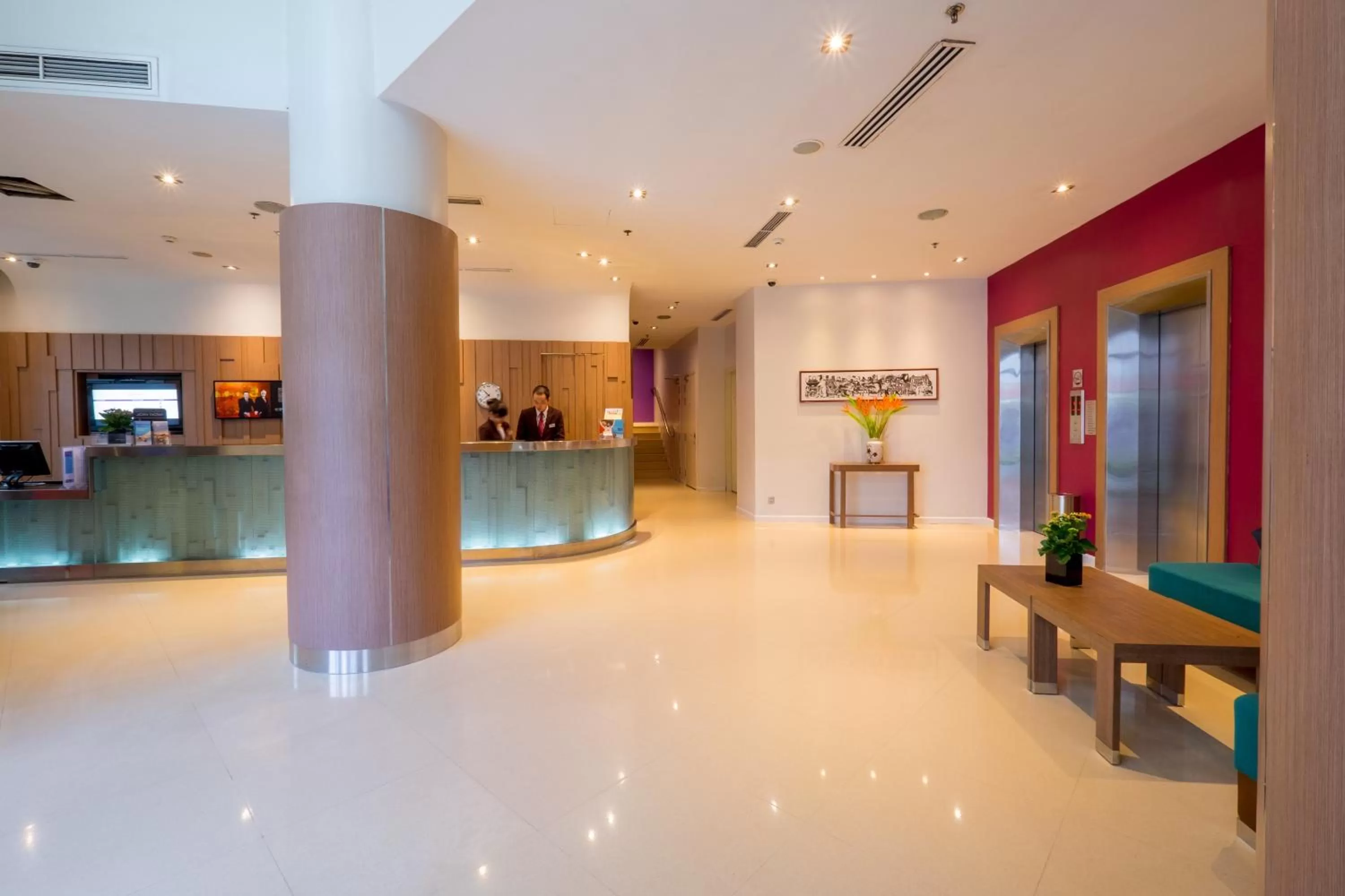 Lobby or reception in Mercure Hanoi La Gare Hotel