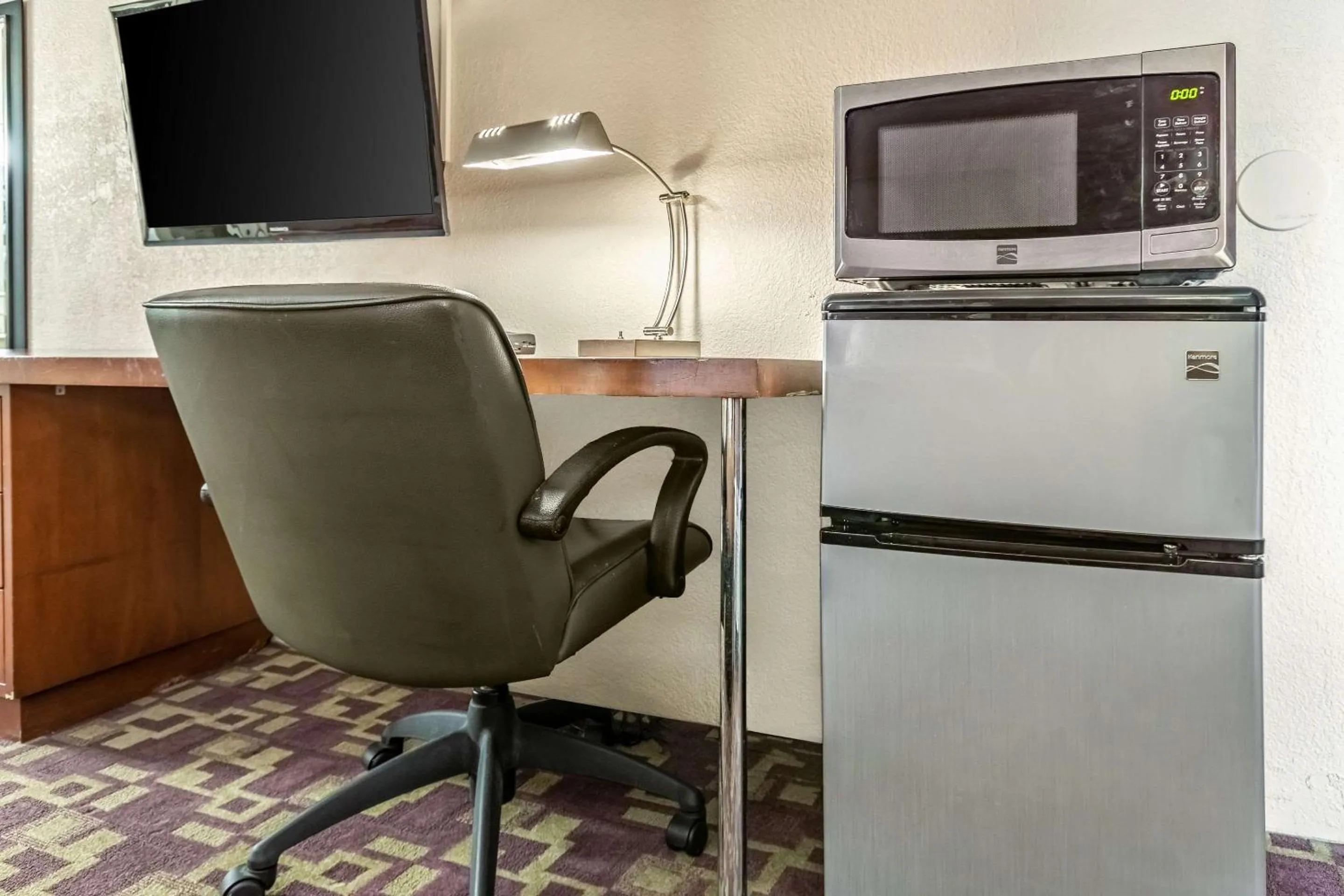 Photo of the whole room in Econo Lodge Zanesville Downtown