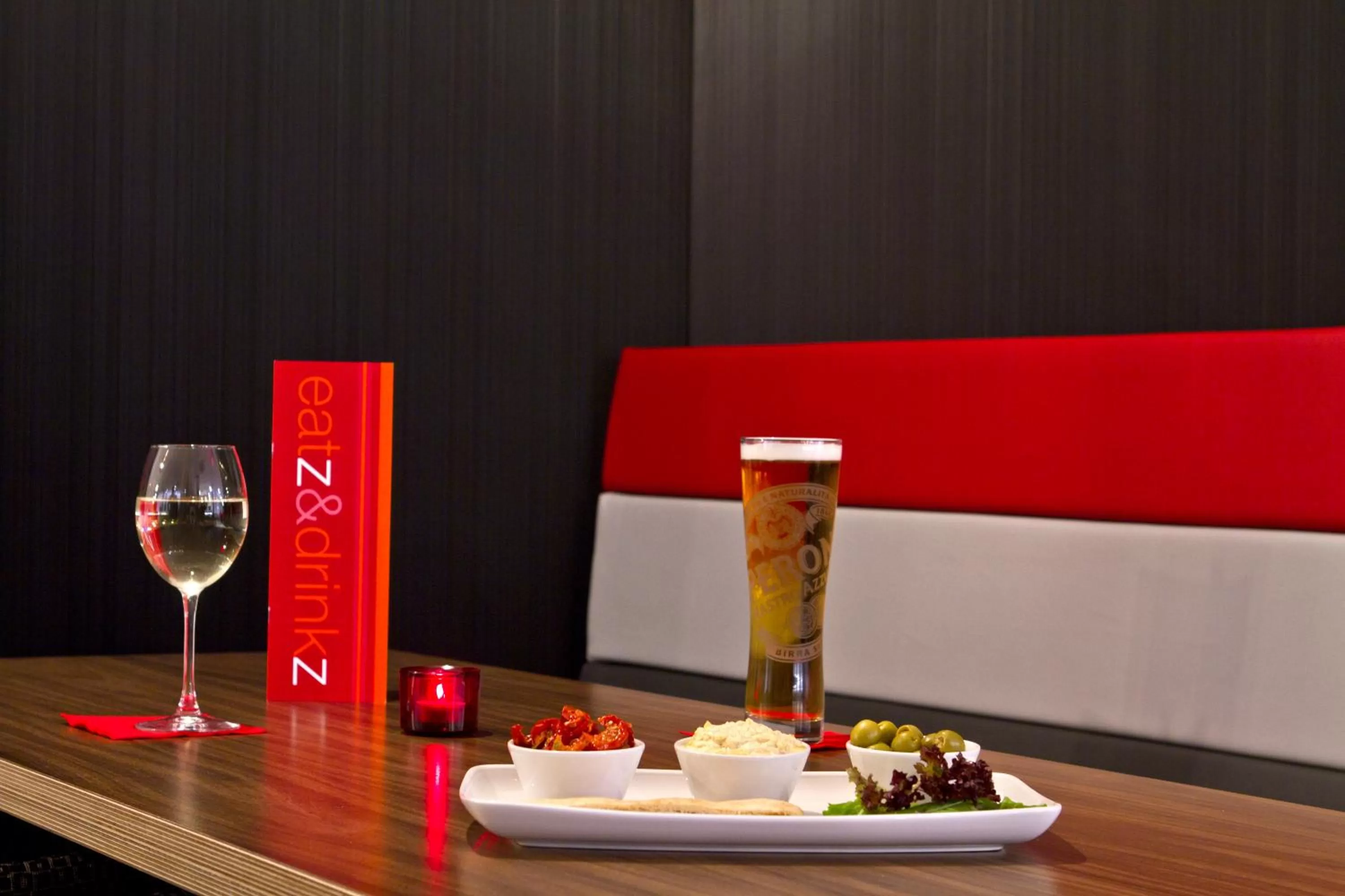 Food and drinks in Sleeperz Hotel Newcastle