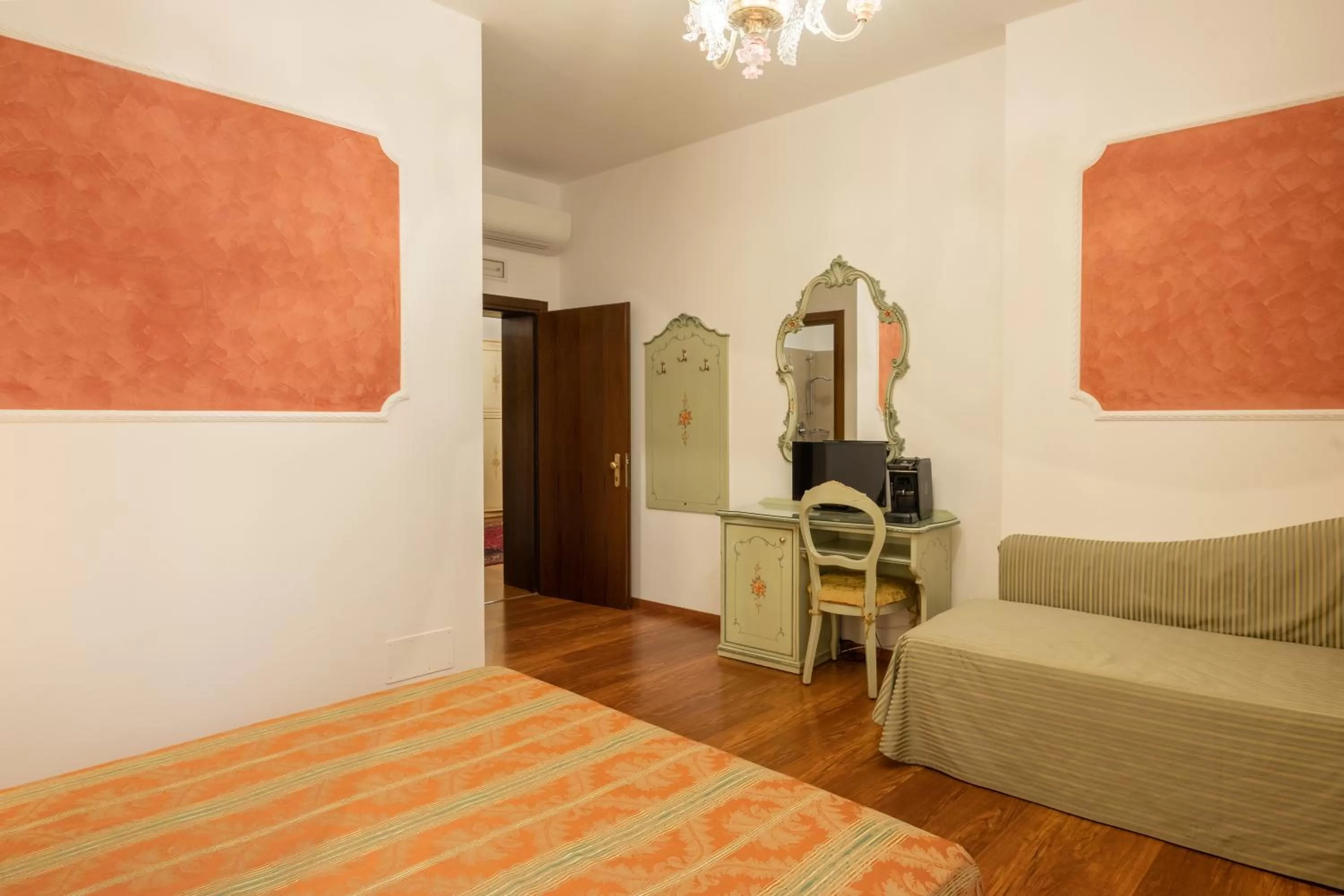 TV and multimedia, Bed in Hotel al Sotoportego