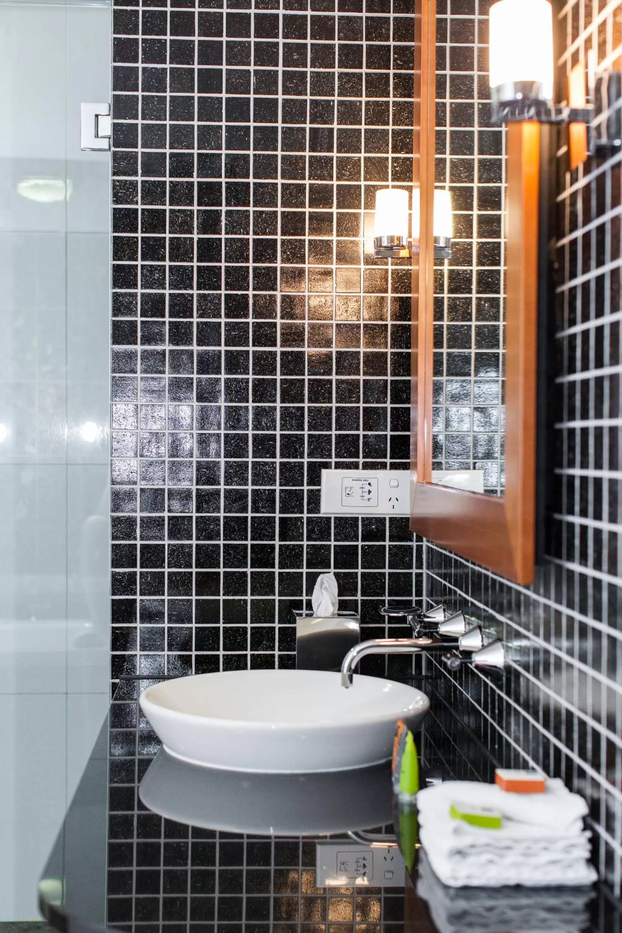 Bathroom in Majestic Roof Garden Hotel