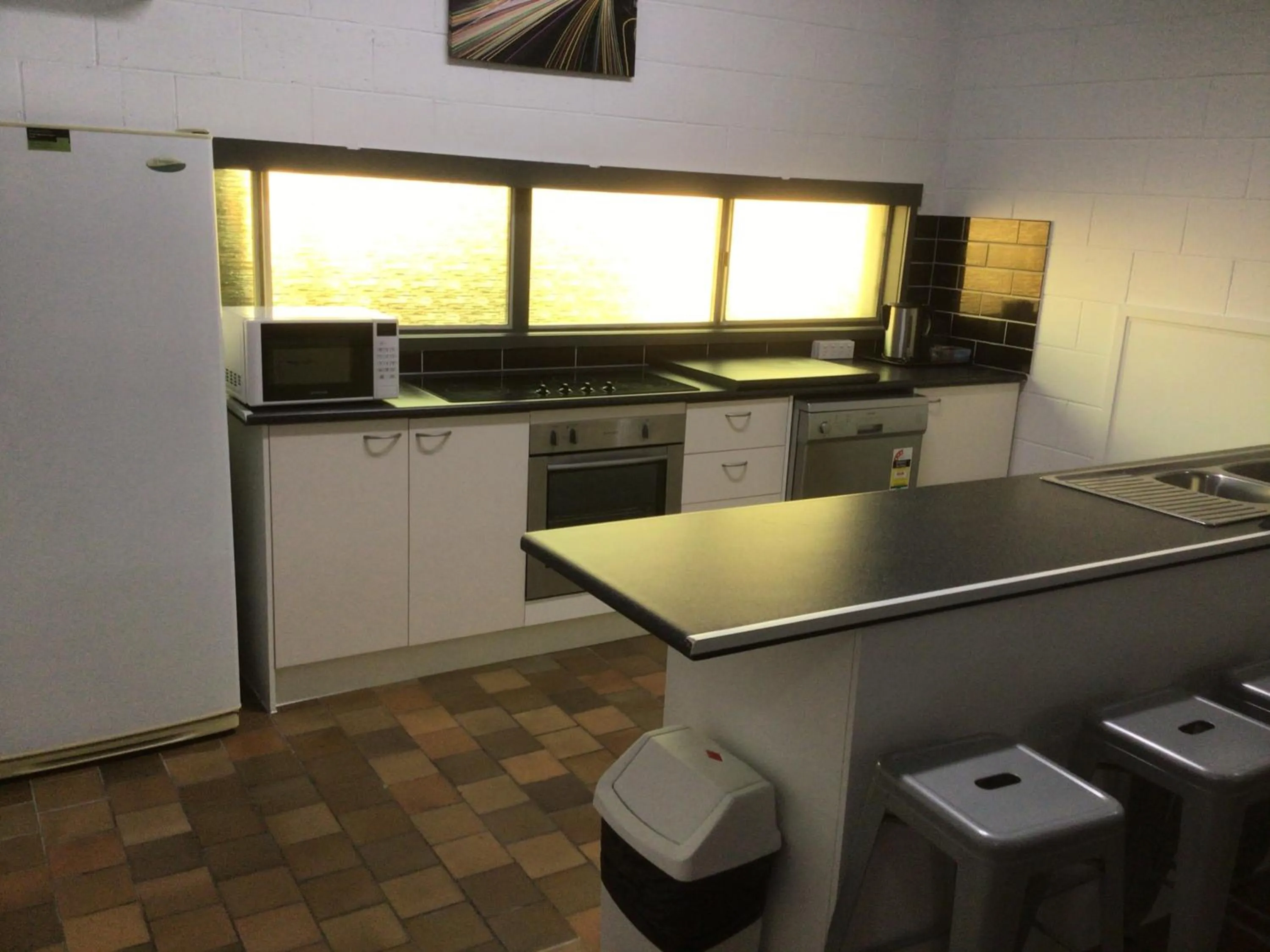 Kitchen or kitchenette in Arkana Motel