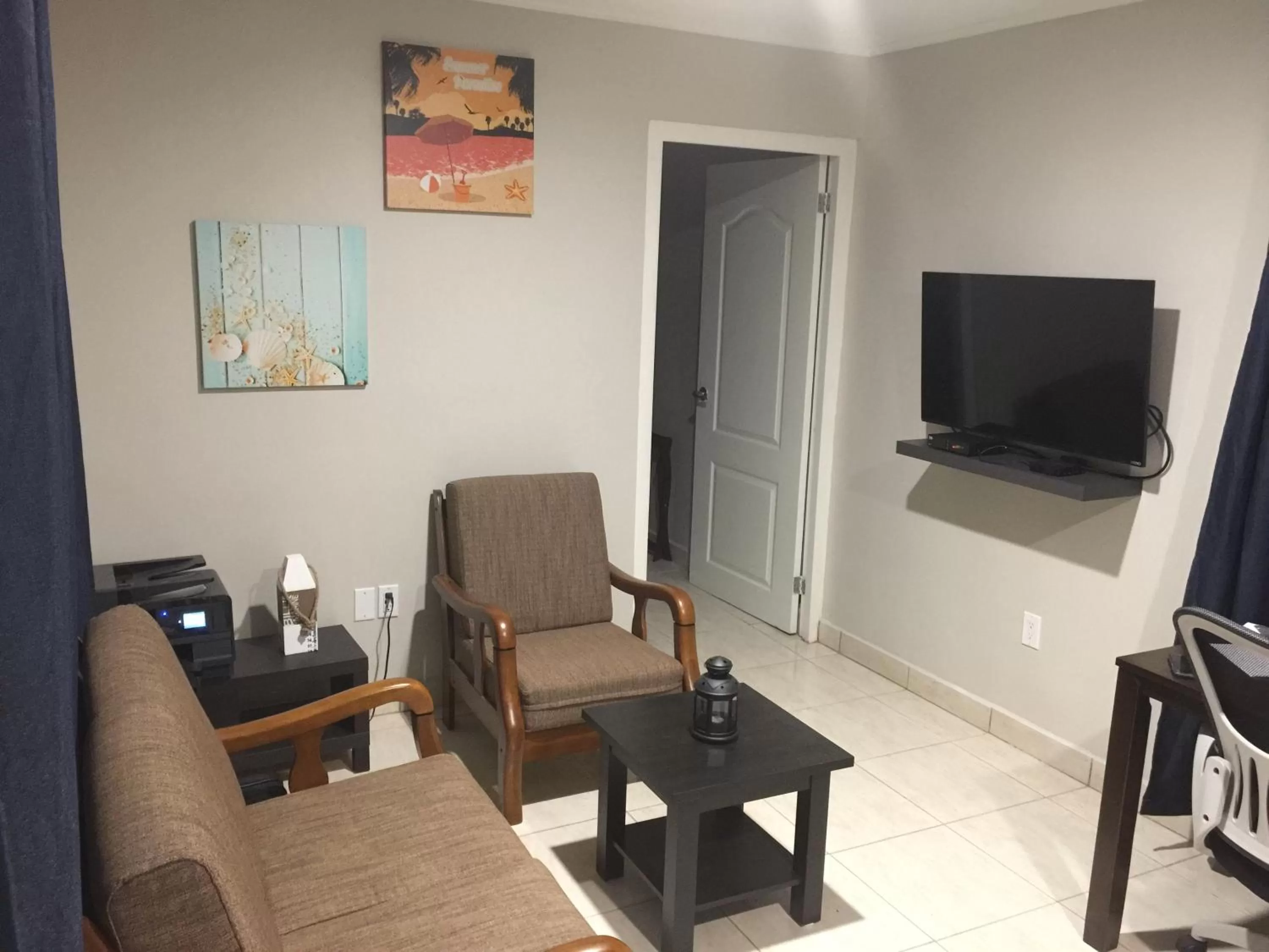 TV and multimedia in The Pier Beach Inn & Suites