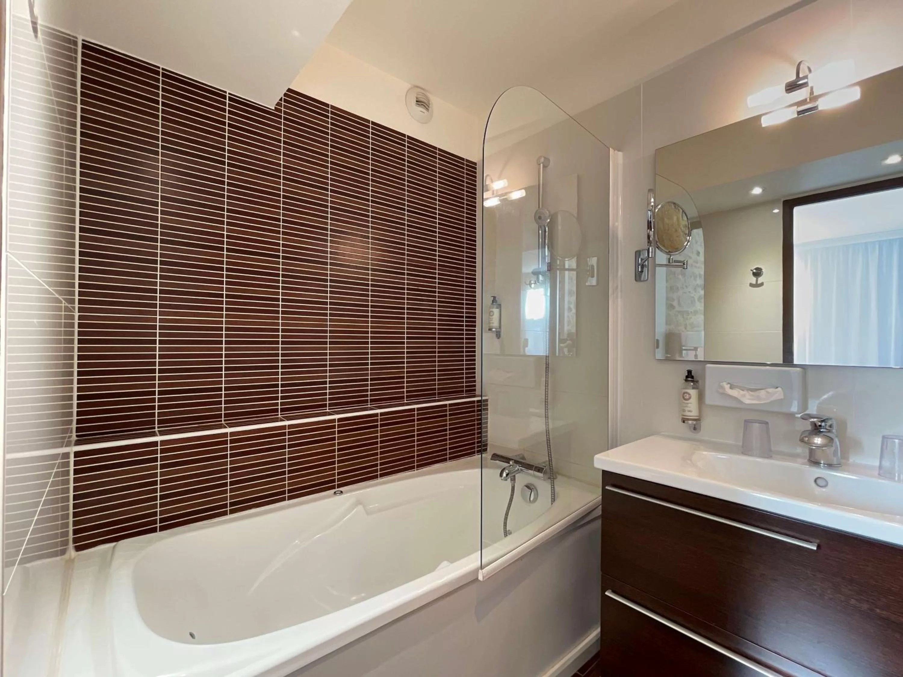 Photo of the whole room in Best Western Plus Hotel Kregenn