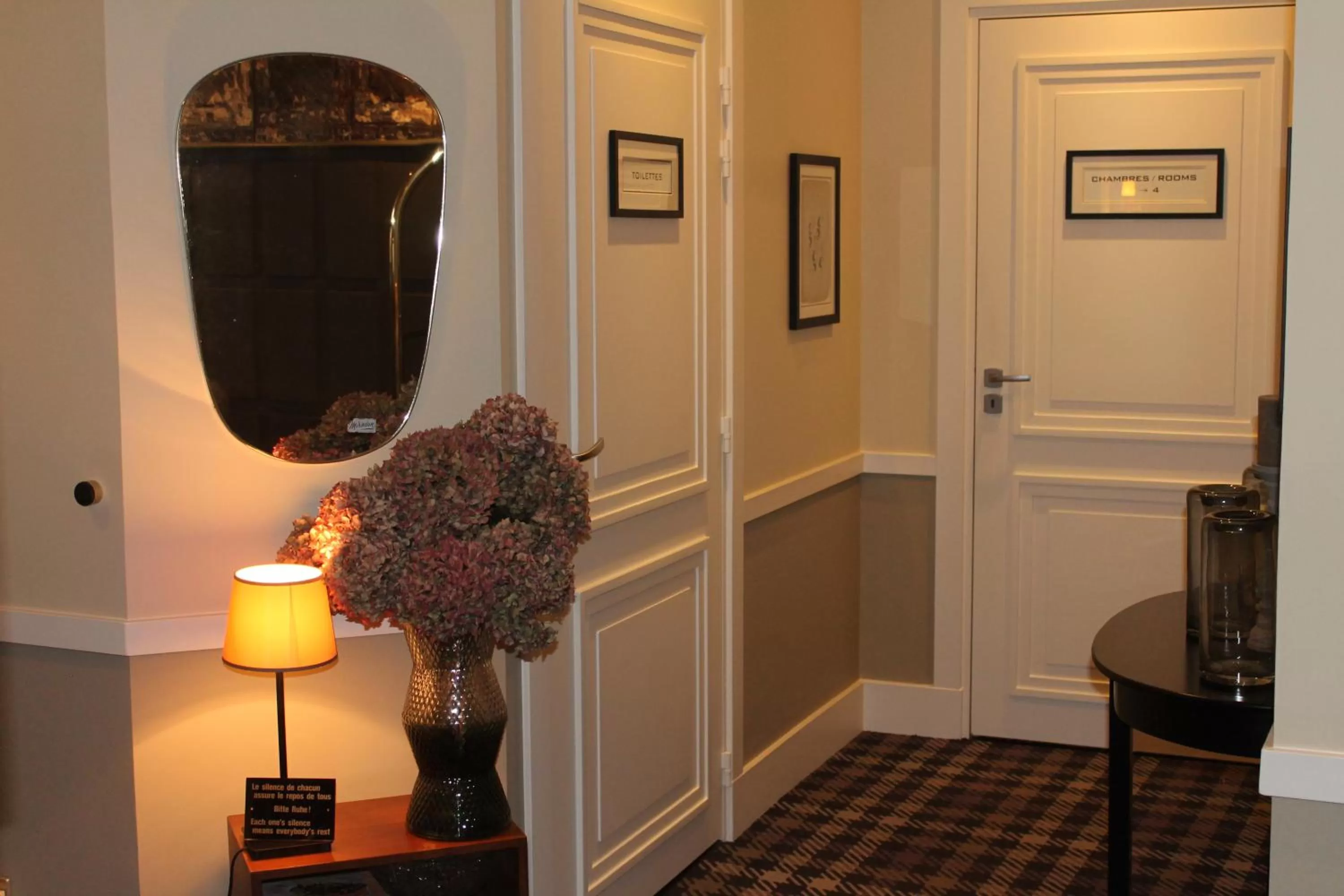 Lobby or reception in Hôtel jardin Le Pasteur