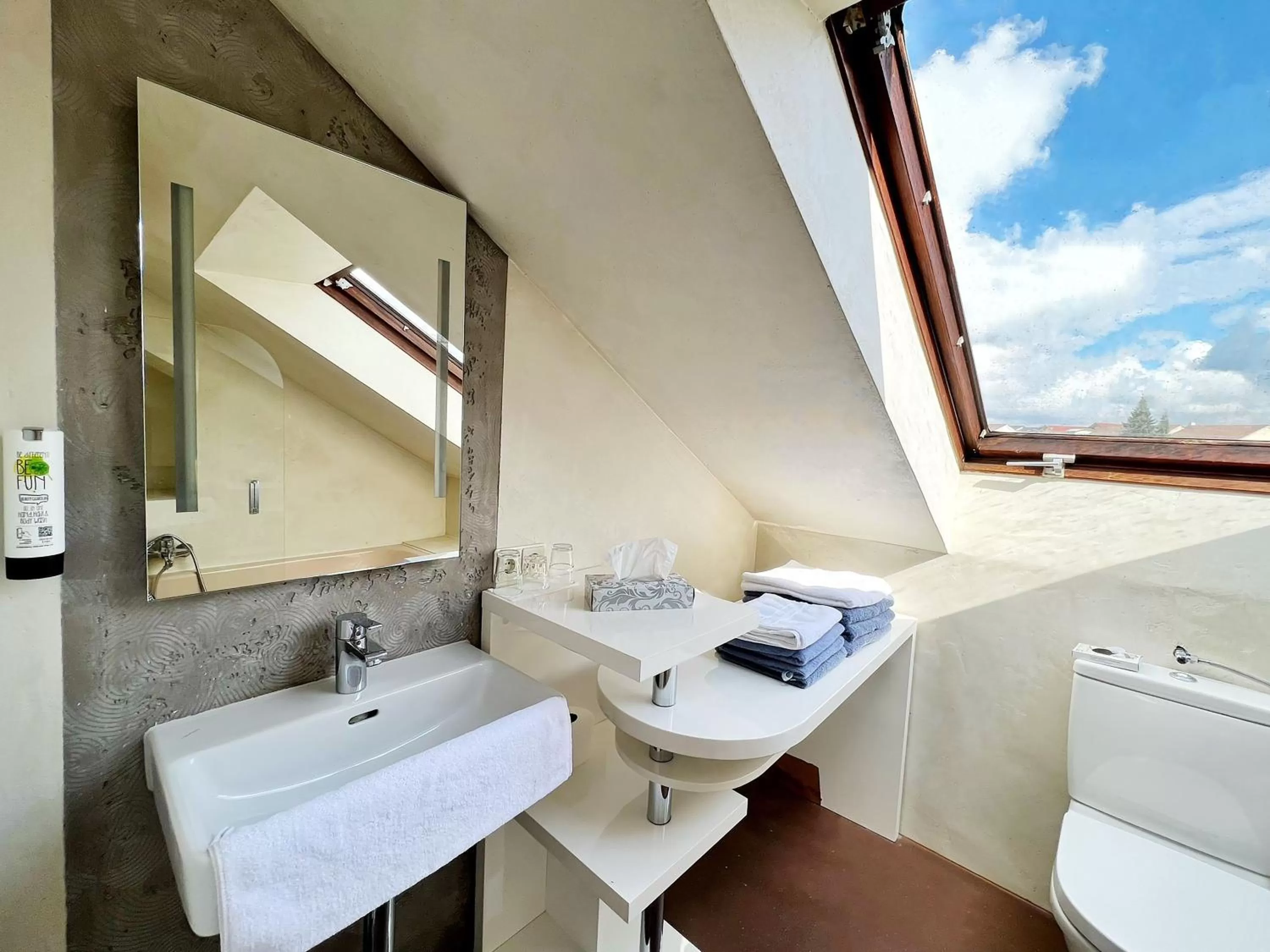 Bathroom in Hotel Hellers Twenty Four I -24h-Check-In-