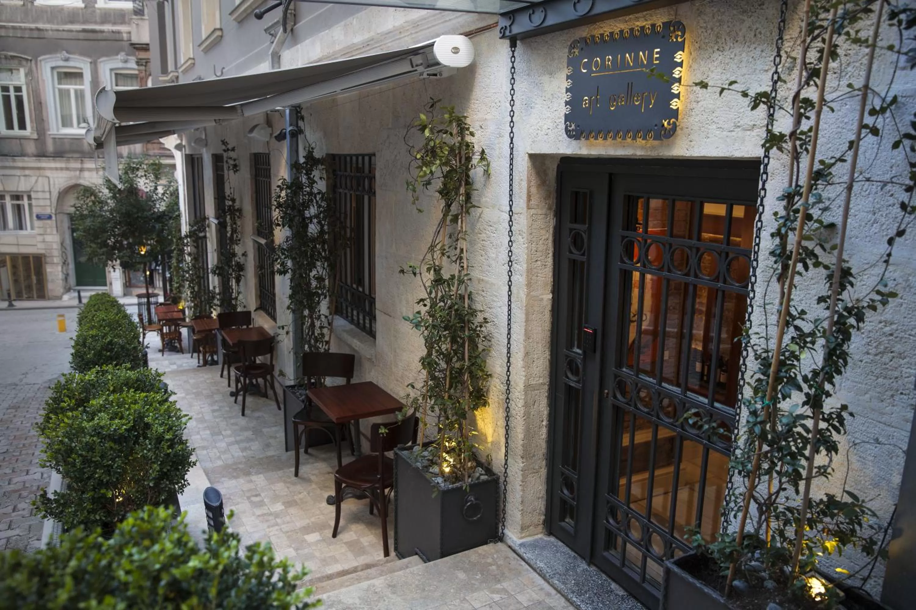 Patio in Corinne Art & Boutique Hotel