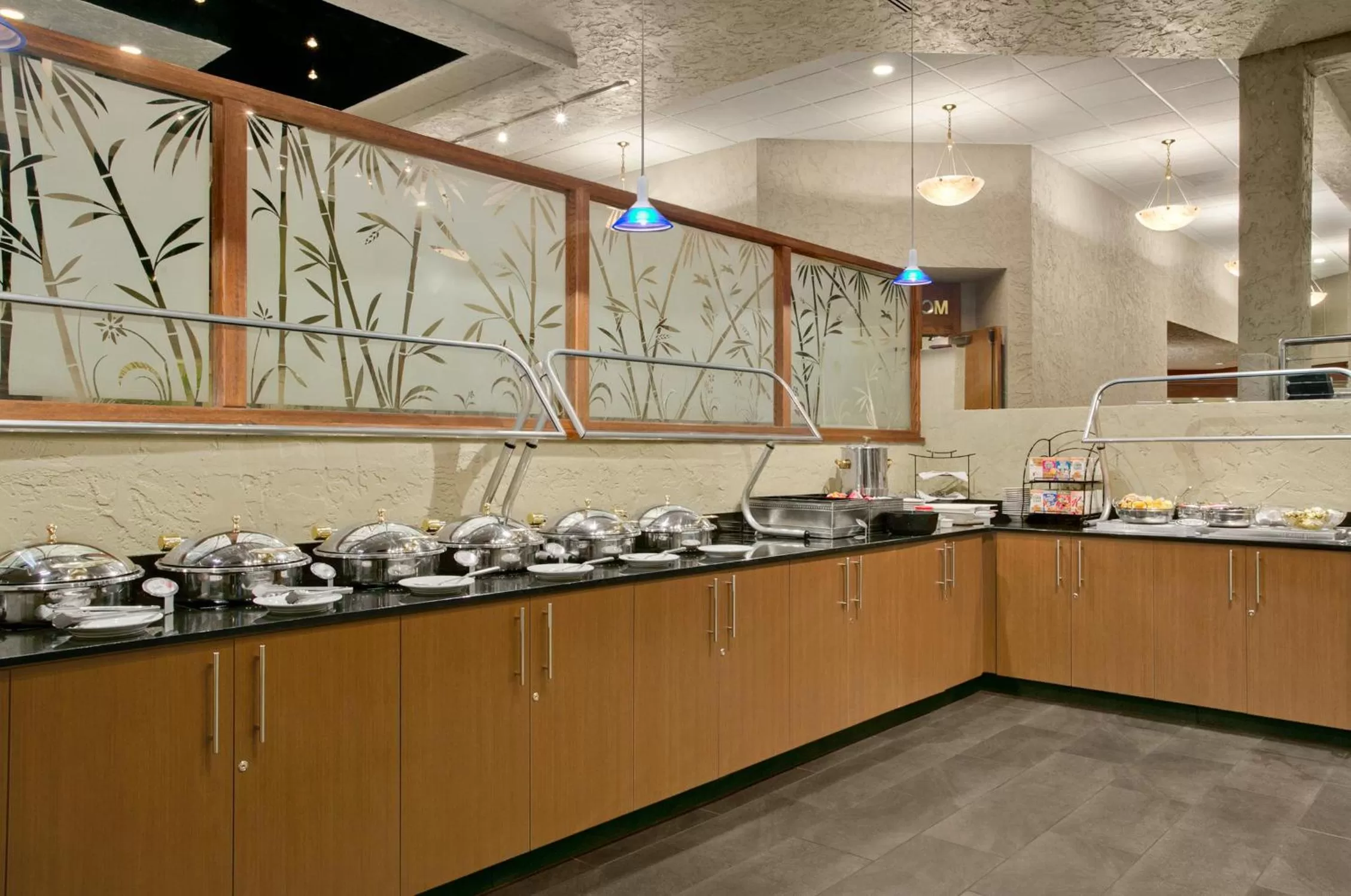 Restaurant/places to eat in Crowne Plaza Columbus North - Worthington by IHG