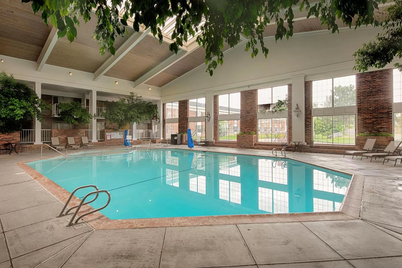 Swimming pool in Red Lion Hotel Pocatello