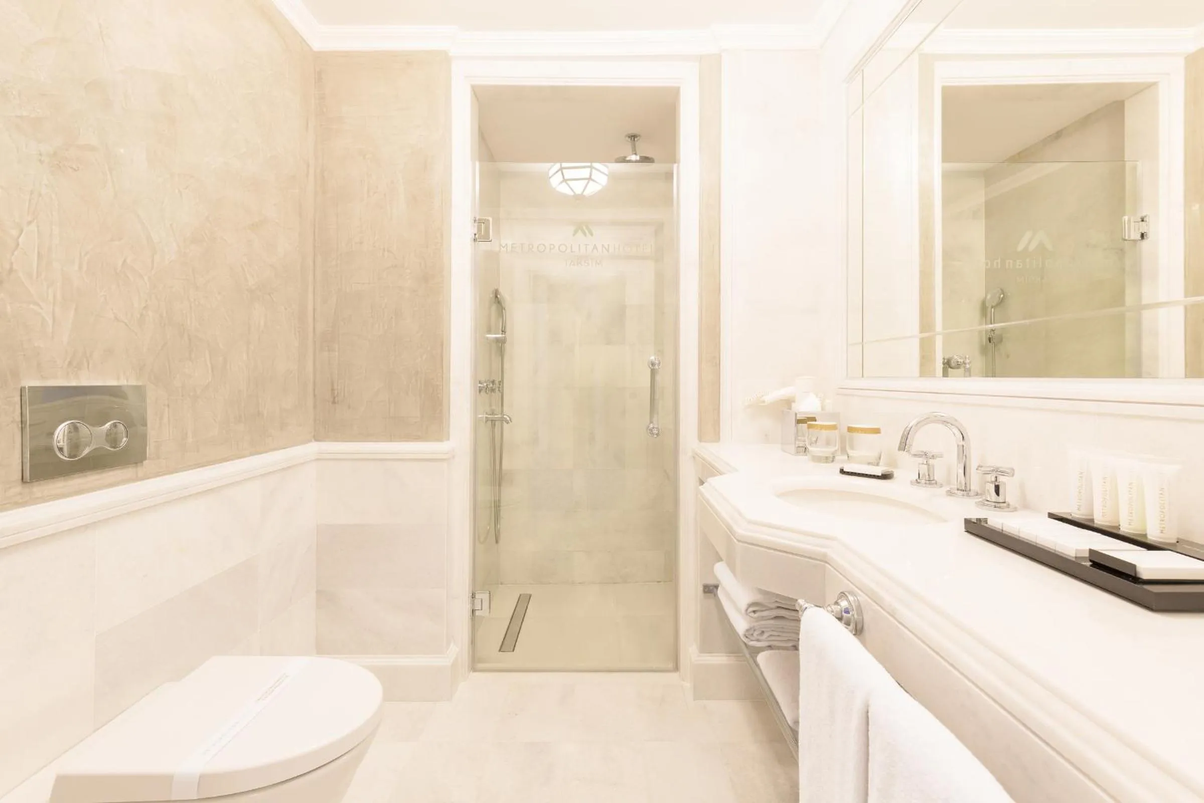 Shower in Metropolitan Hotels Taksim