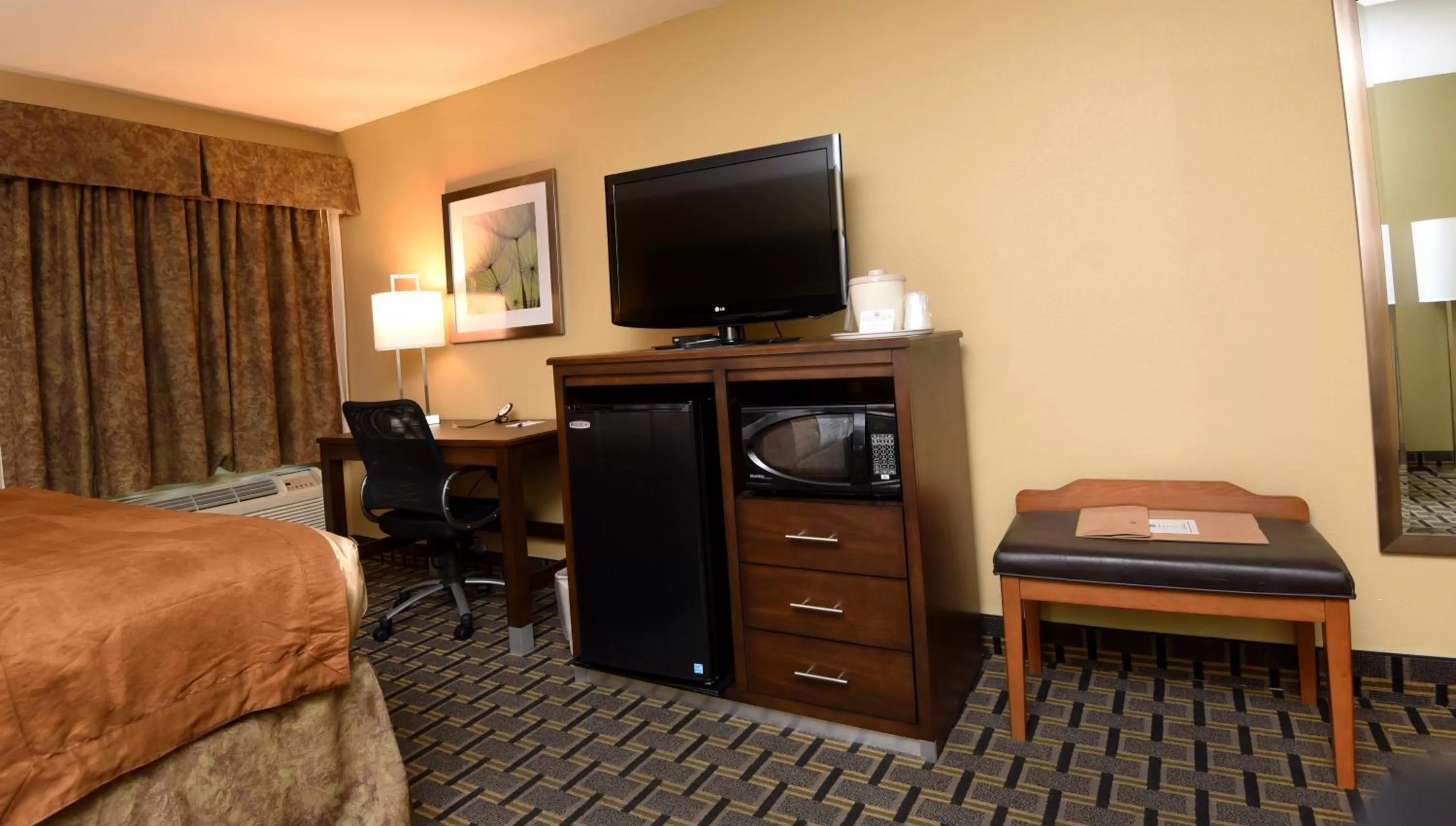 TV and multimedia, Bed in Best Western Zachary Inn