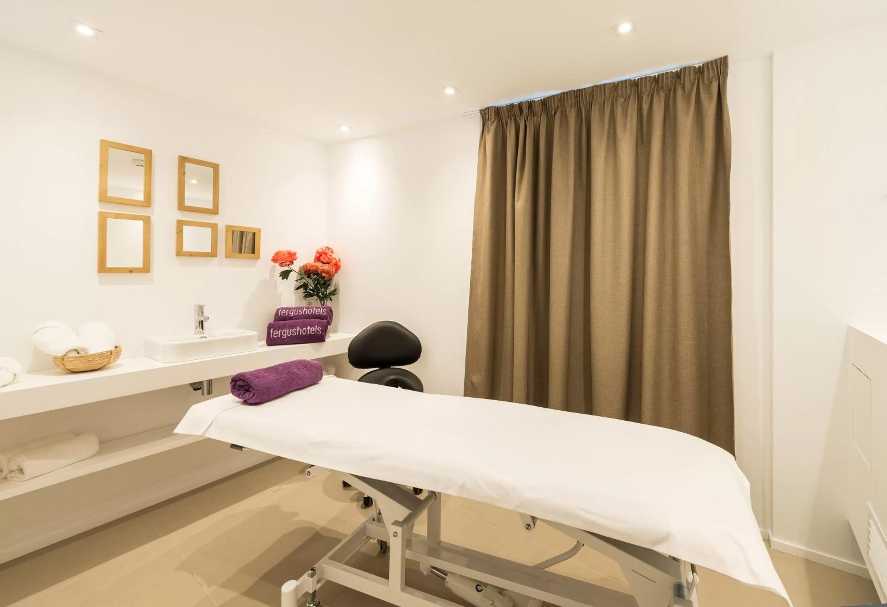 Massage in FERGUS Style Palmanova - Adults Only