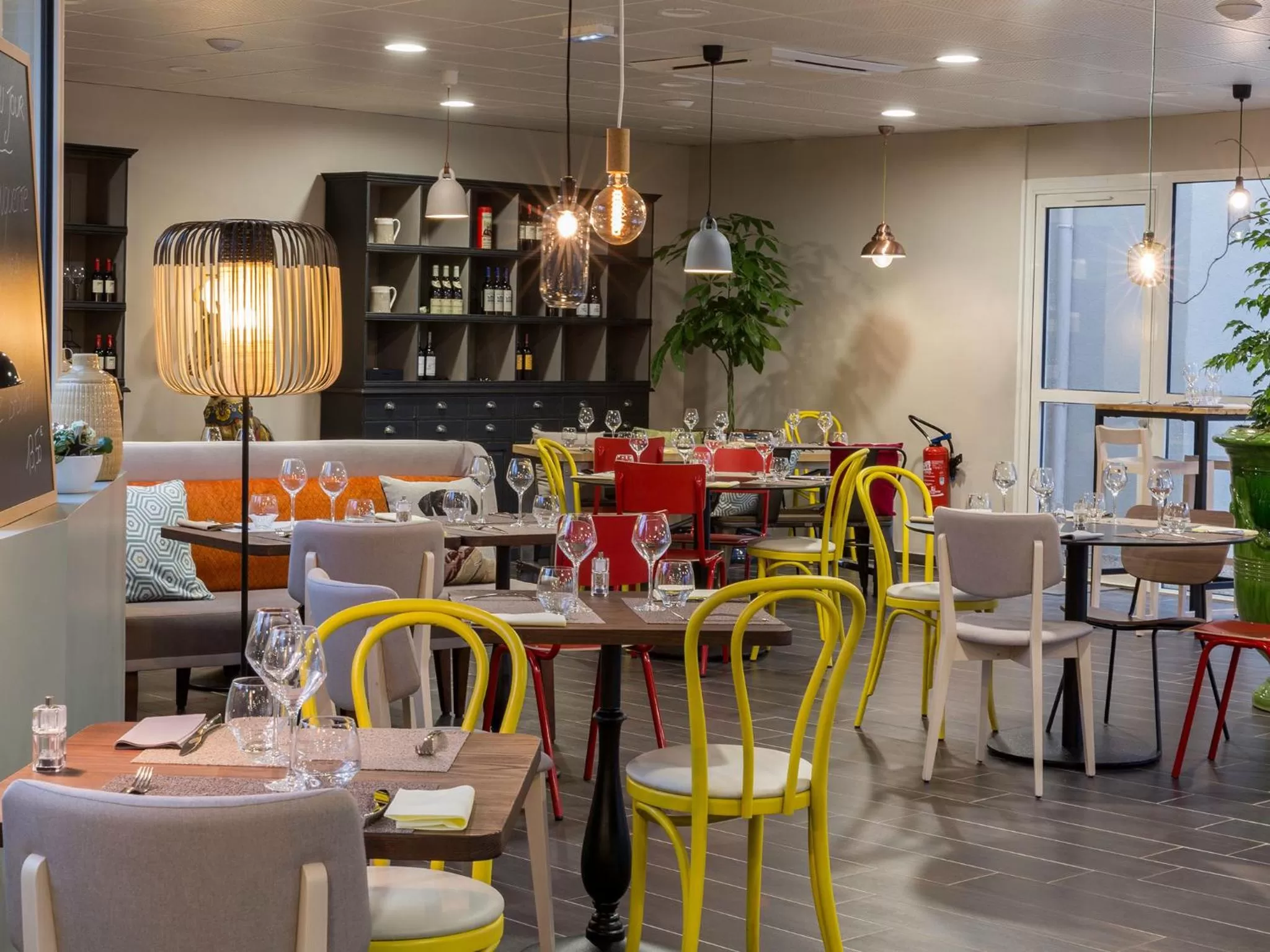 Restaurant/places to eat in BEST WESTERN La Porte des Châteaux