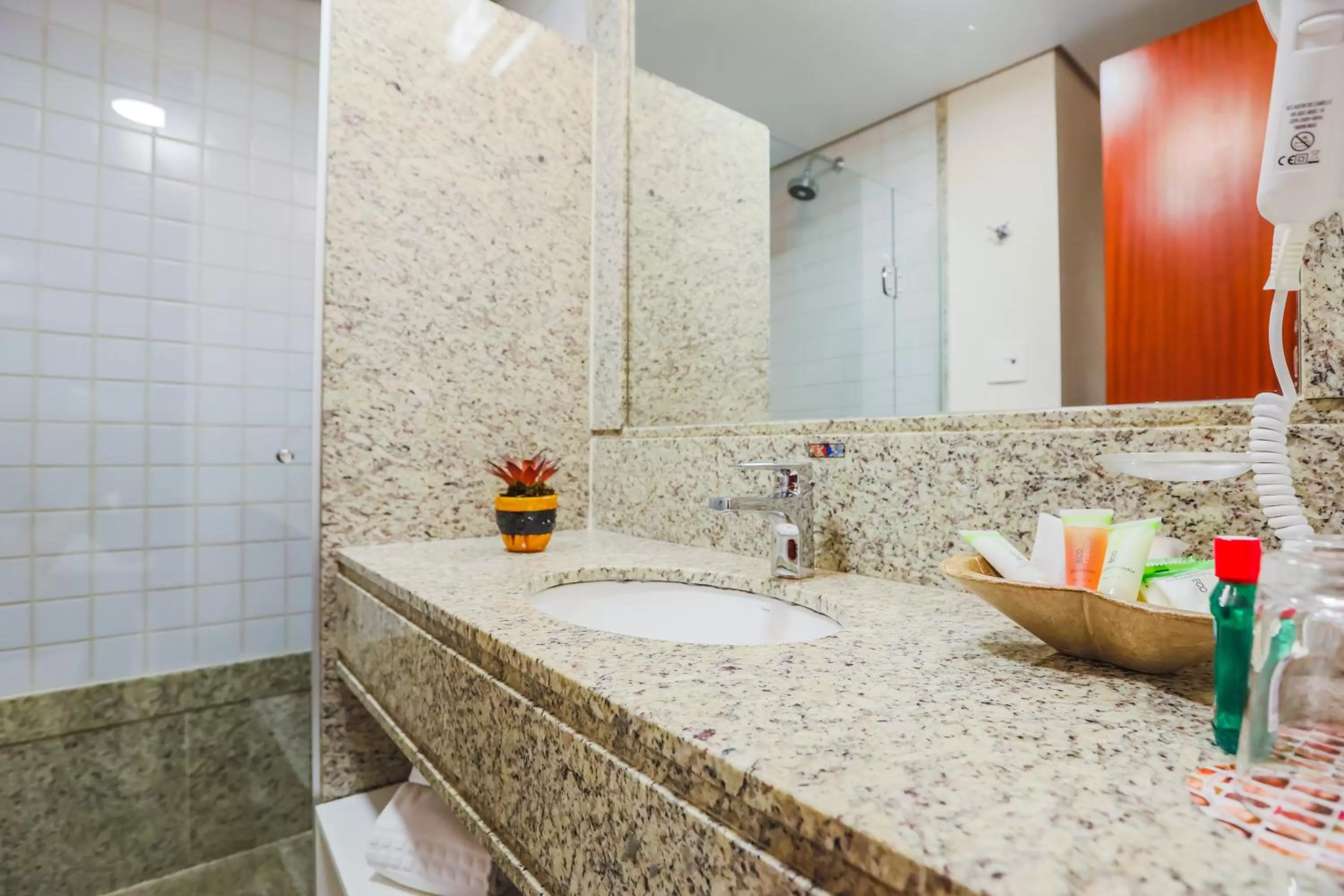 Bathroom in Comfort Suites Brasília