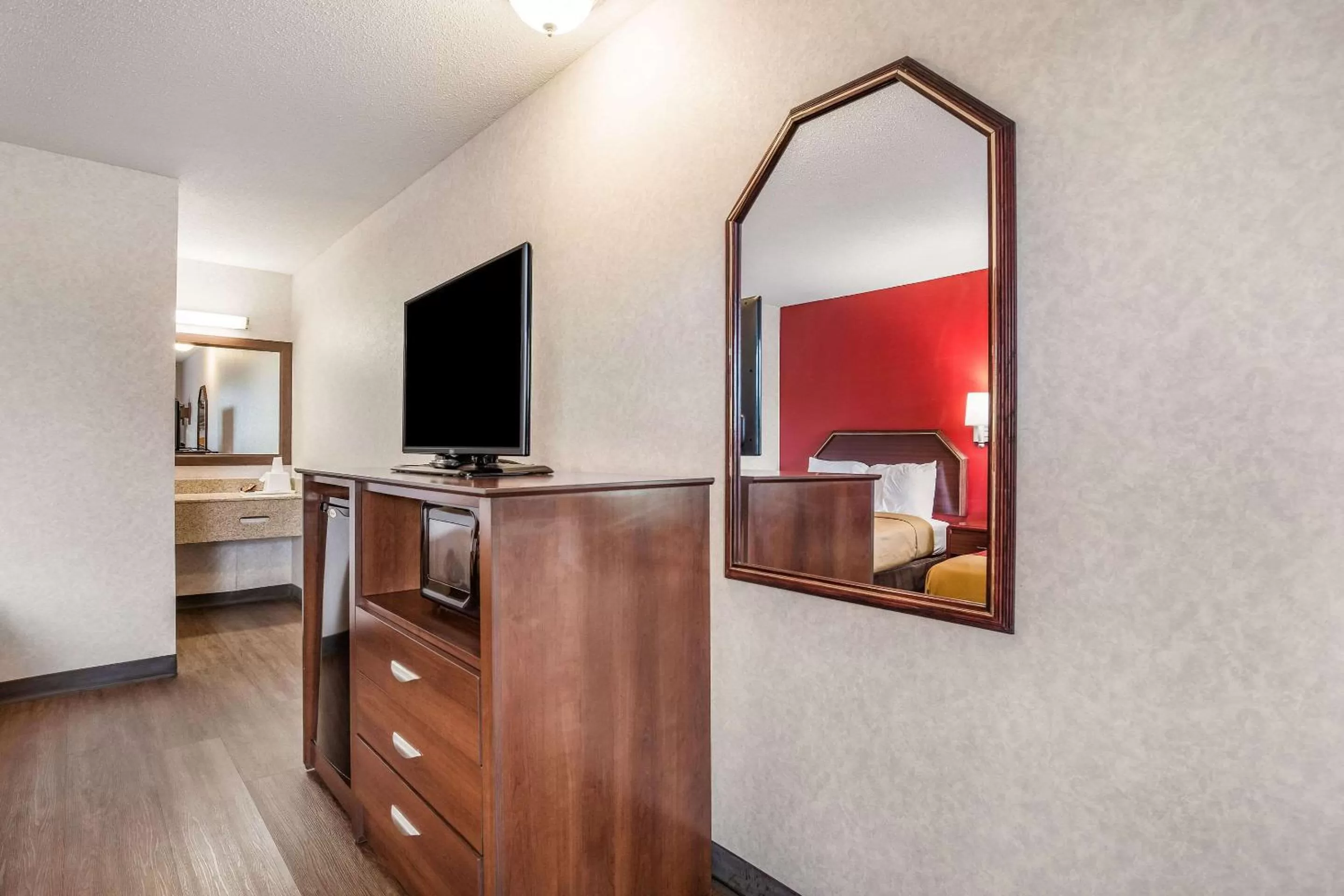 Photo of the whole room in Economy Inn