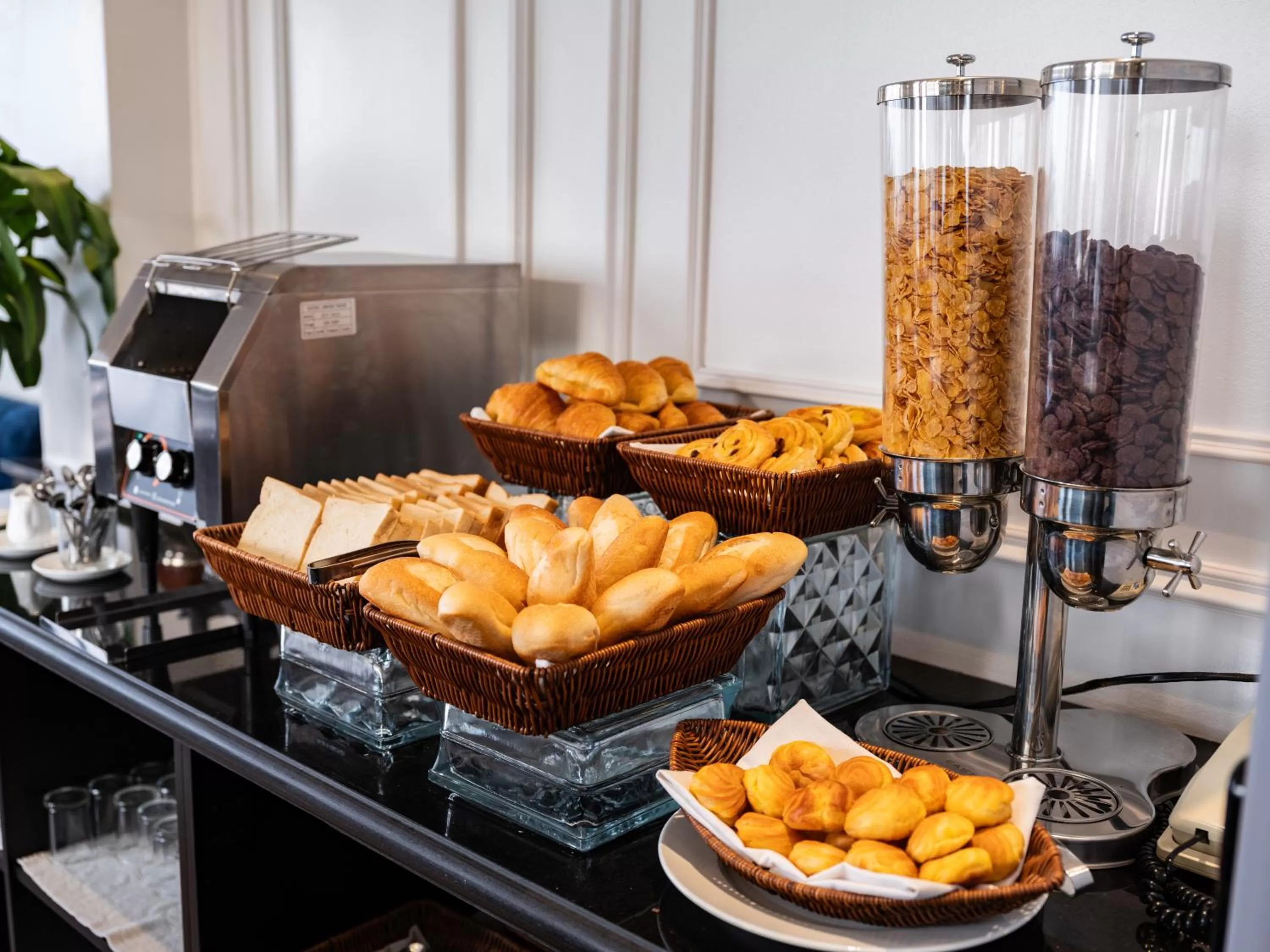 Restaurant/places to eat in The Flower Boutique Hotel & Travel