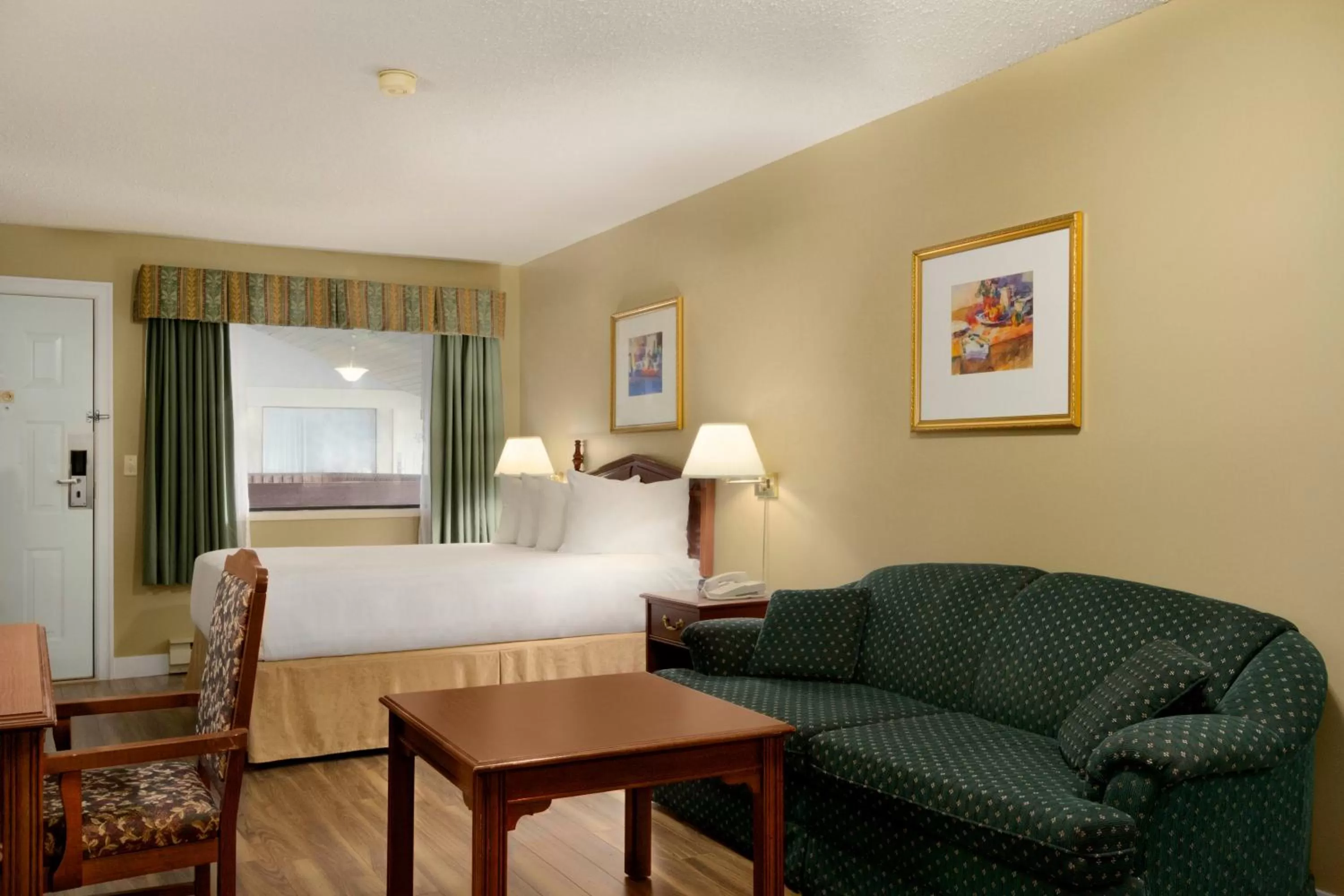 Photo of the whole room in Days Inn by Wyndham Vernon