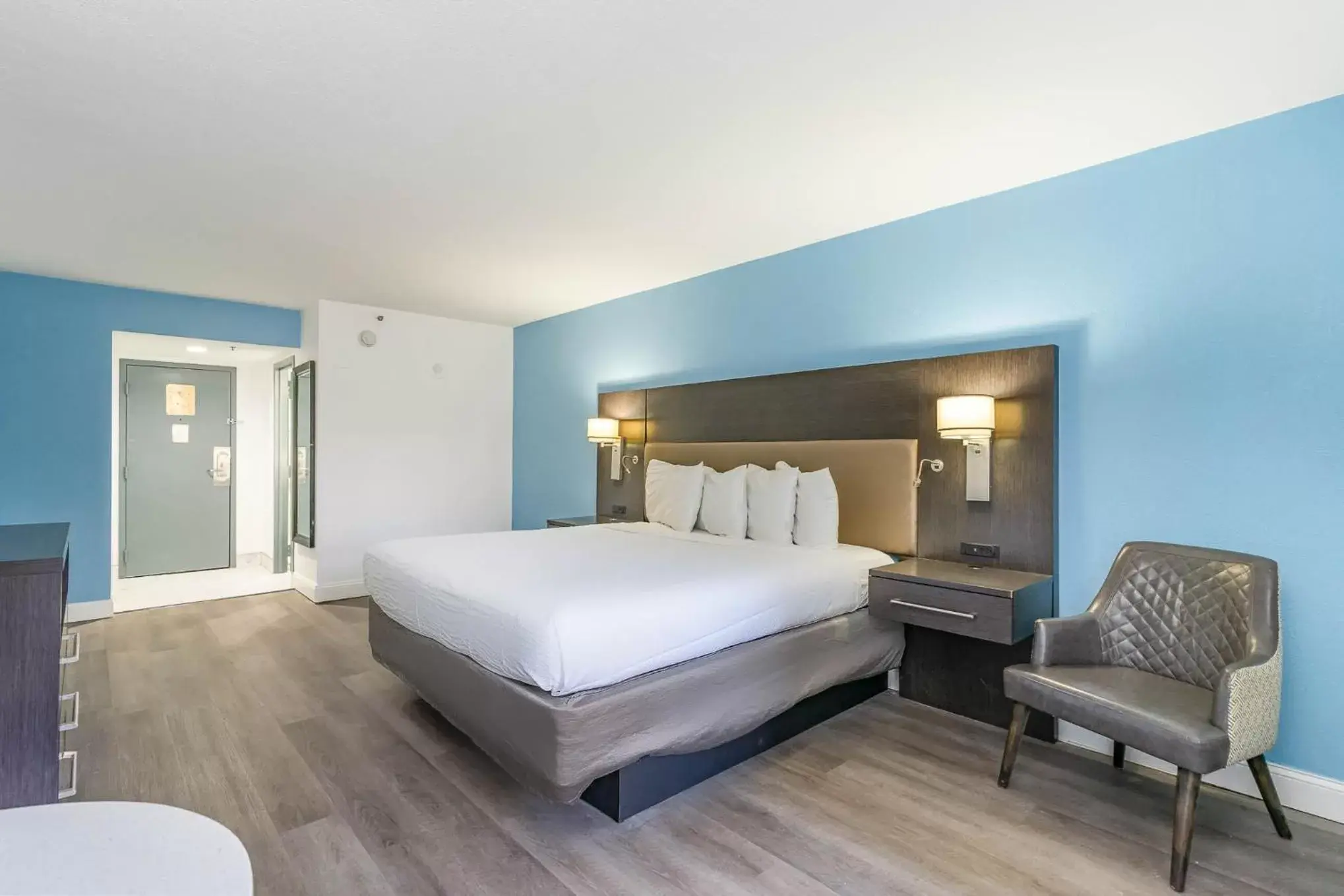 Premier Ocean Front King Bed with Balcony in Sun N Sand Resort Premier Ocean Front King Bed with Balcony in Sun N Sand Resort