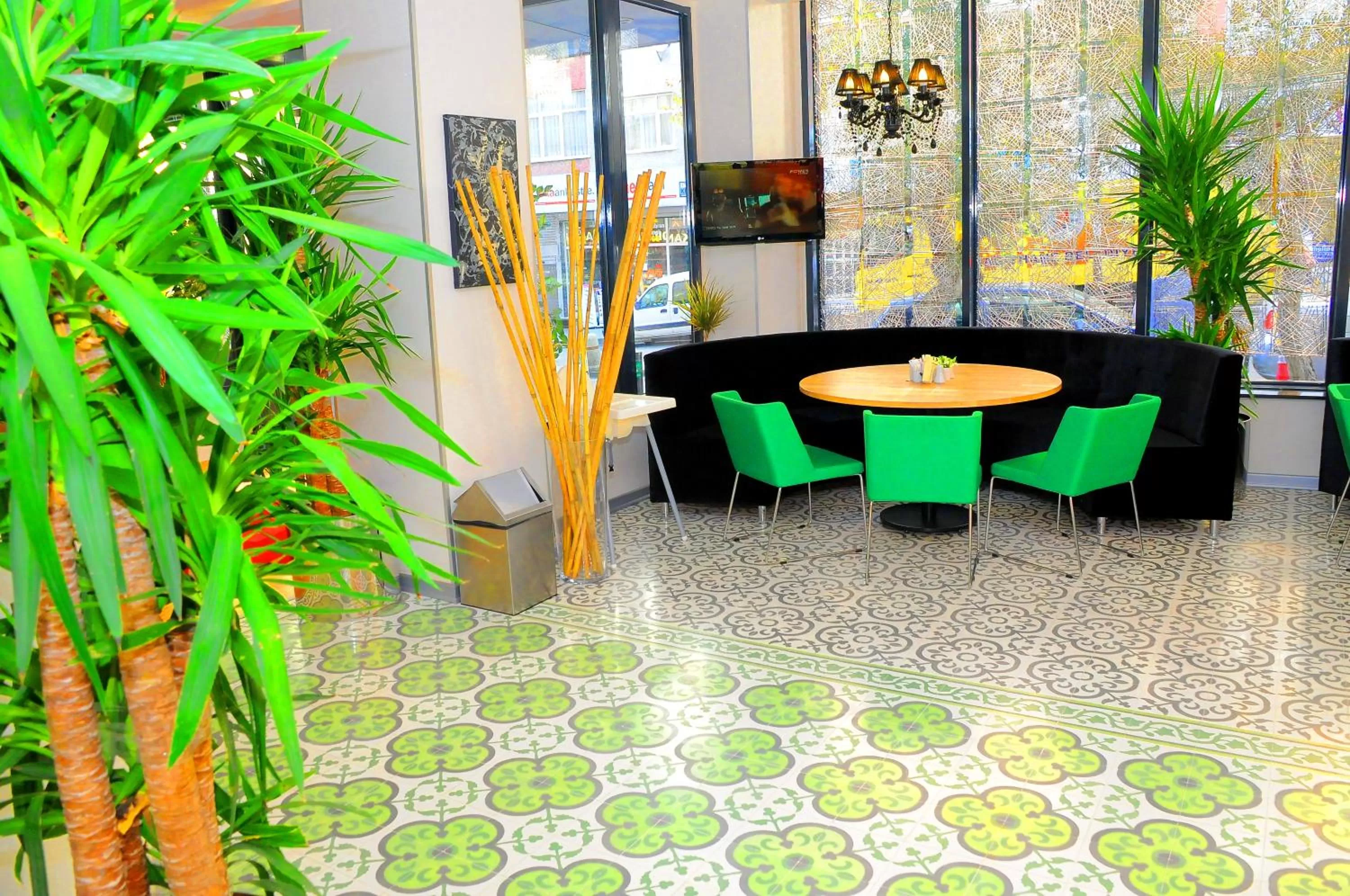 Restaurant/places to eat in Tempo Hotel 4Levent