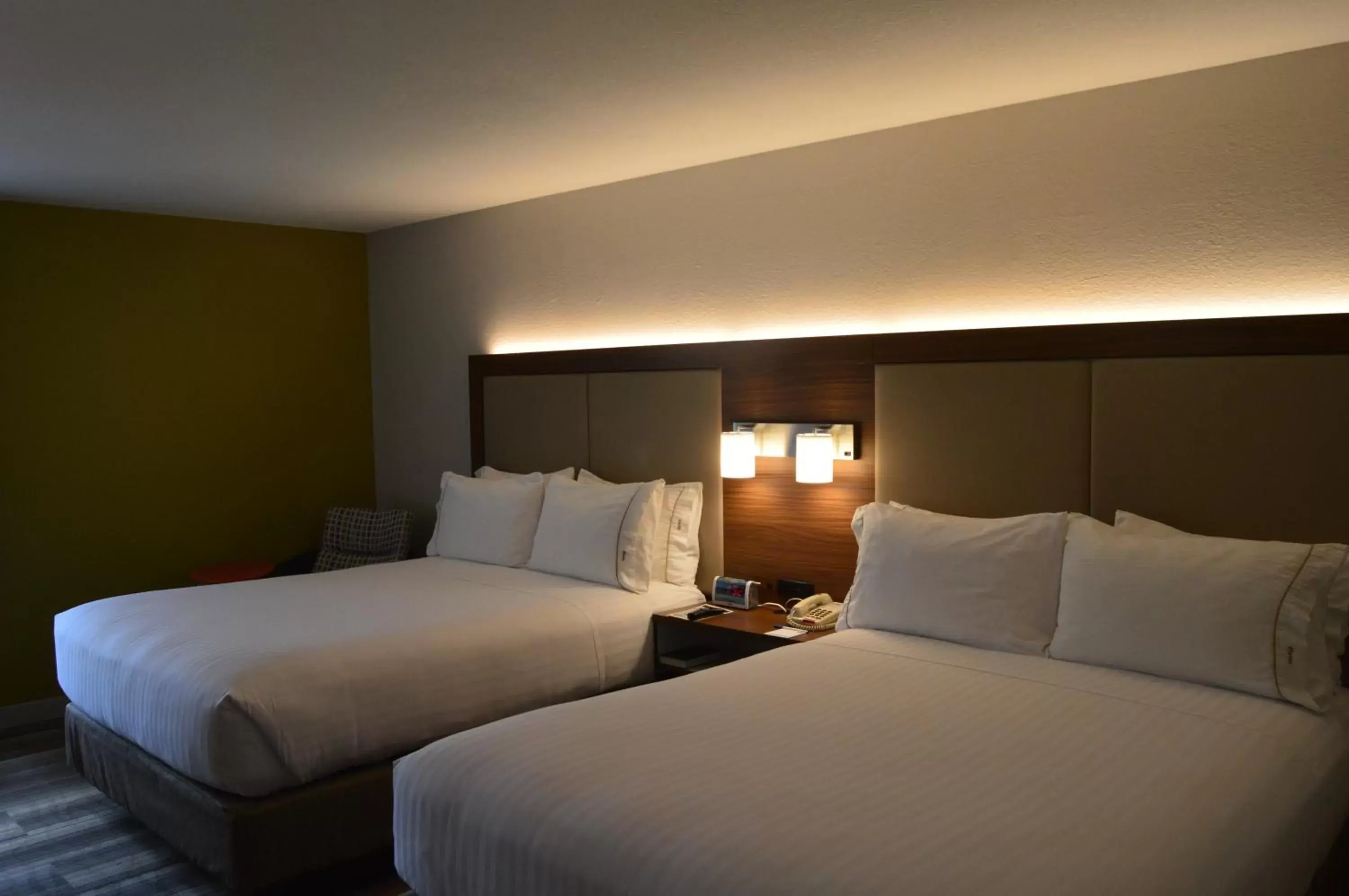 Standard Room with Two Queen Beds in Holiday Inn Express Hotel & Suites Jacksonville-South by IHG Standard Room with Two Queen Beds in Holiday Inn Express Hotel & Suites Jacksonville-South by IHG