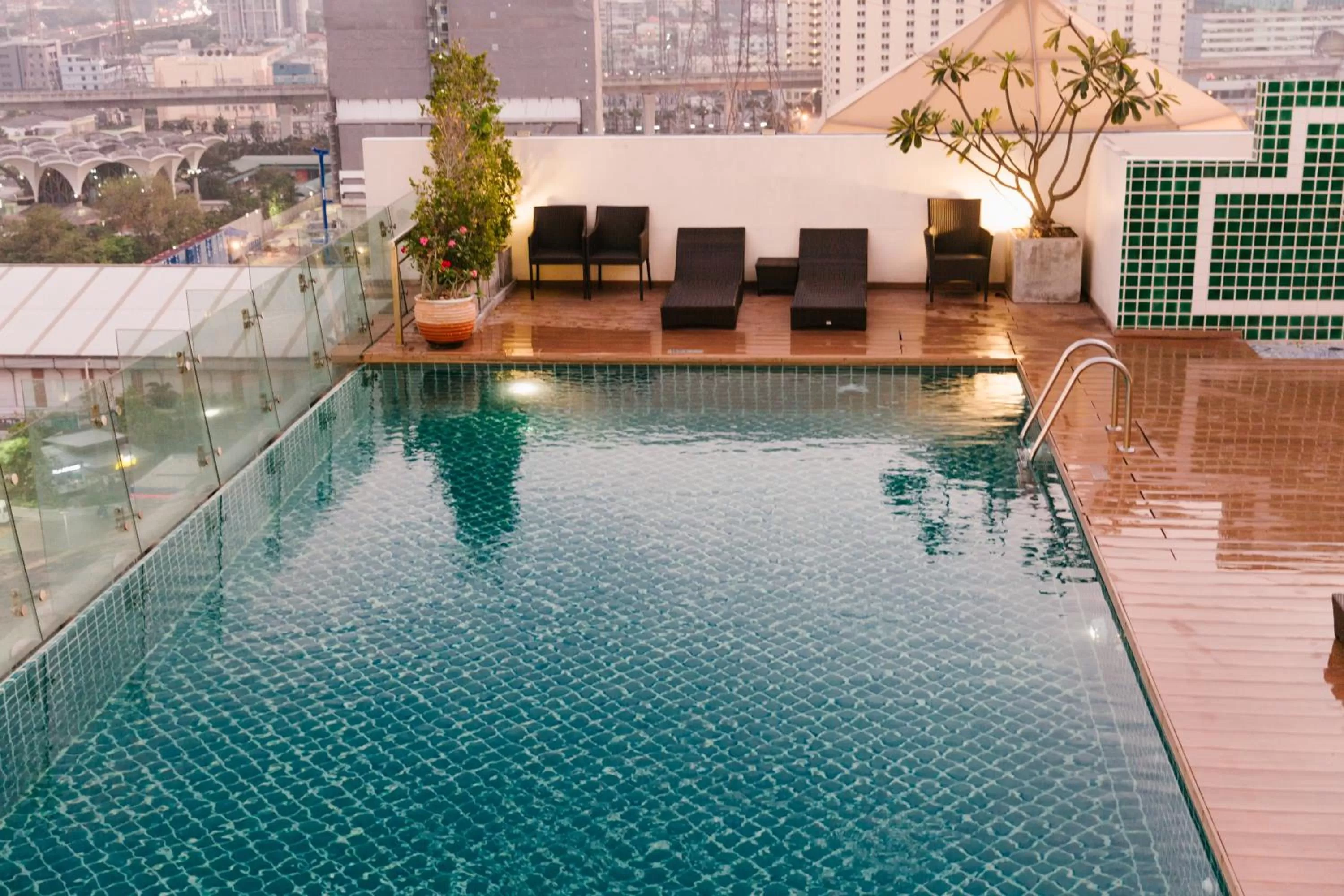 Pool view in Al Meroz Hotel Bangkok - The Leading Halal Hotel