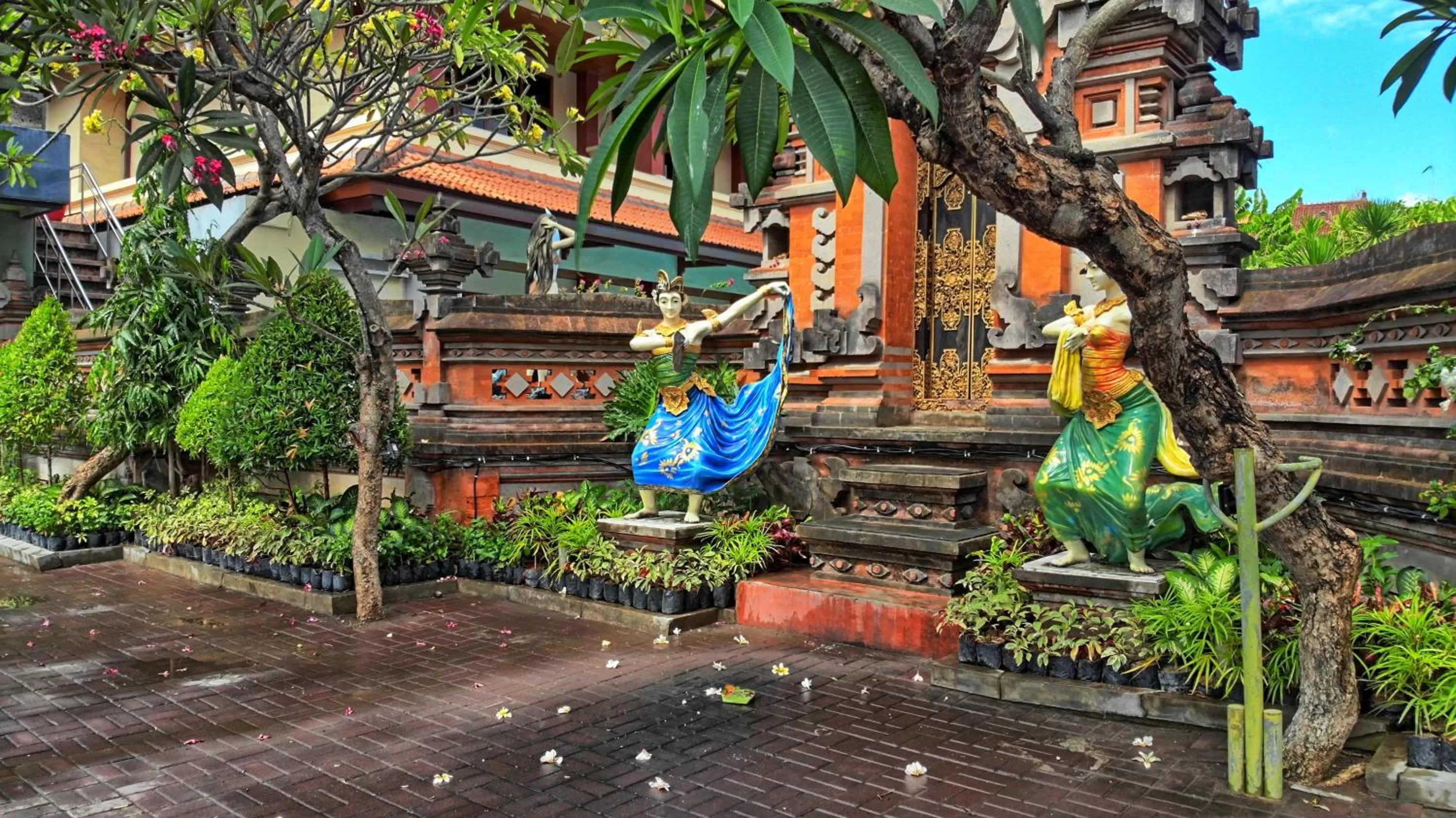 Facade/entrance in Masainn Hotel Kuta