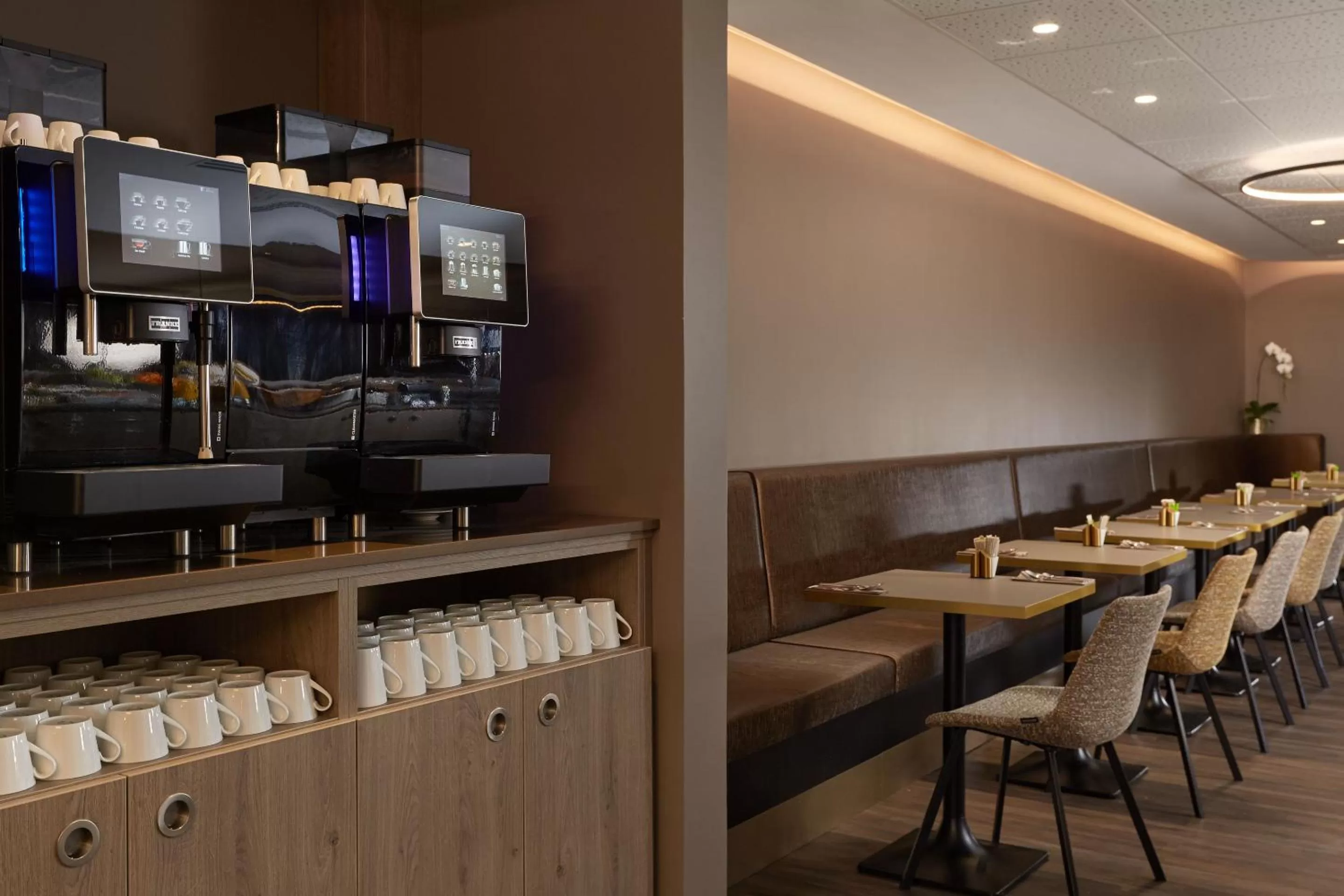 Communal lounge/ TV room in Auteuil Tour Eiffel