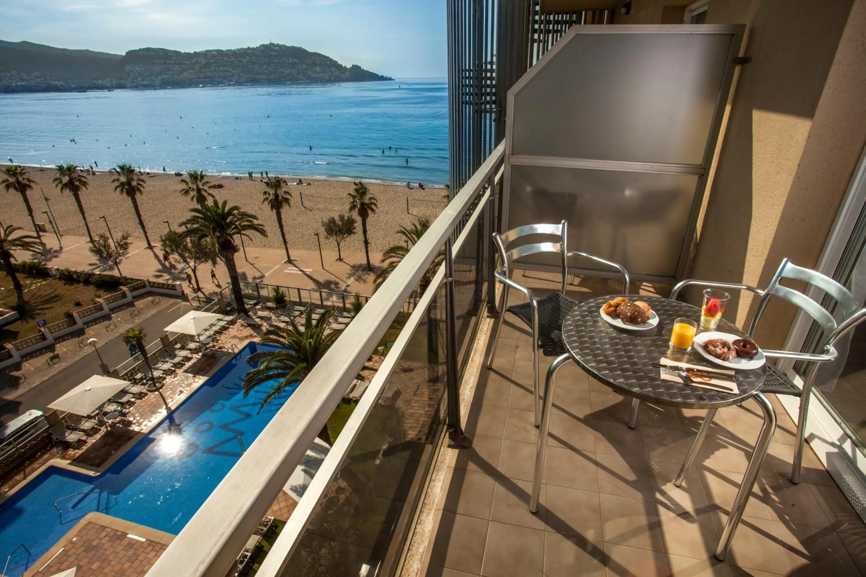 Natural landscape in Hotel Monterrey Roses by Pierre & Vacances