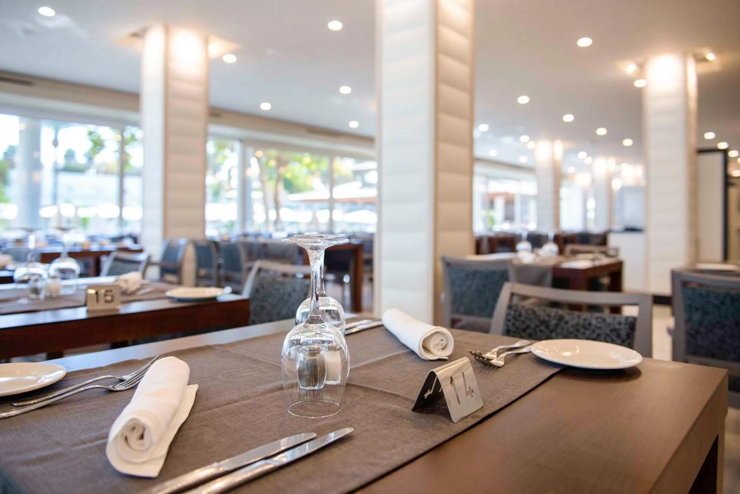 Restaurant/places to eat in Spring Hotel Vulcano