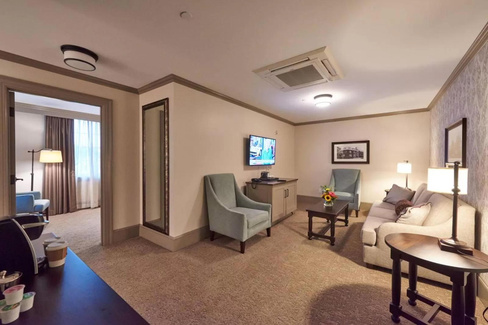 Communal lounge/ TV room in The Groton Inn