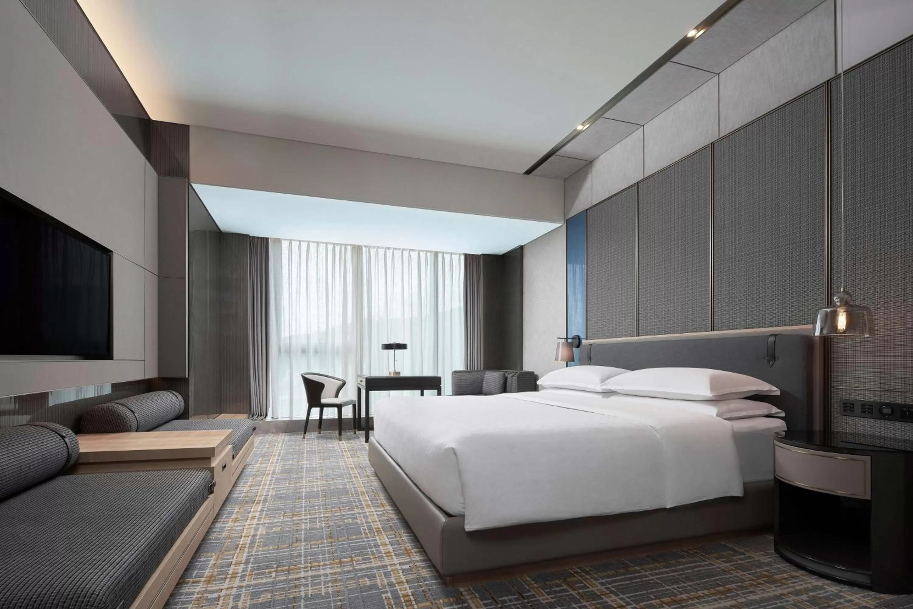 Photo of the whole room, Bed in Sheraton Shenzhen Nanshan