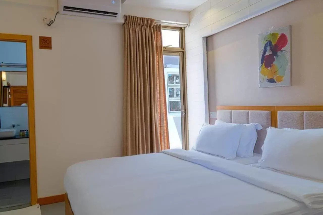 Deluxe Double Room with Balcony and Sea View in Araamview Deluxe Double Room with Balcony and Sea View in Araamview