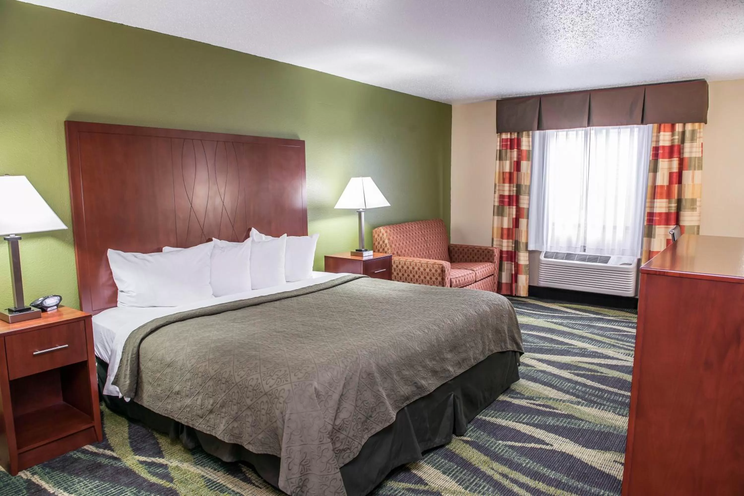 King Room - Accessible/Non-Smoking in Quality Inn & Suites South Bend Airport
