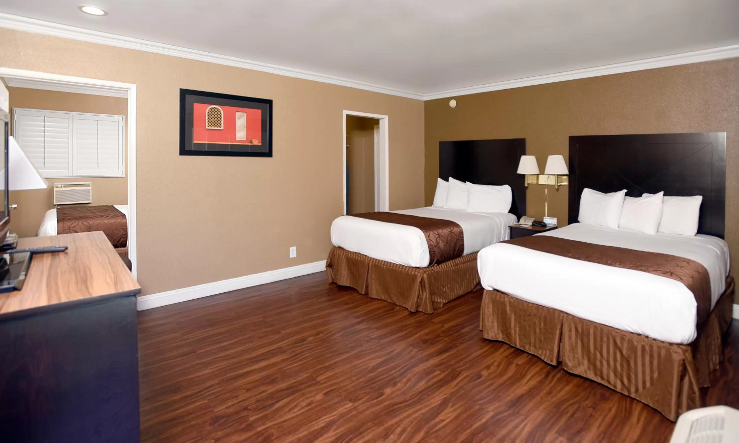 Photo of the whole room, Bed in Americas Best Value Inn & Suites Anaheim