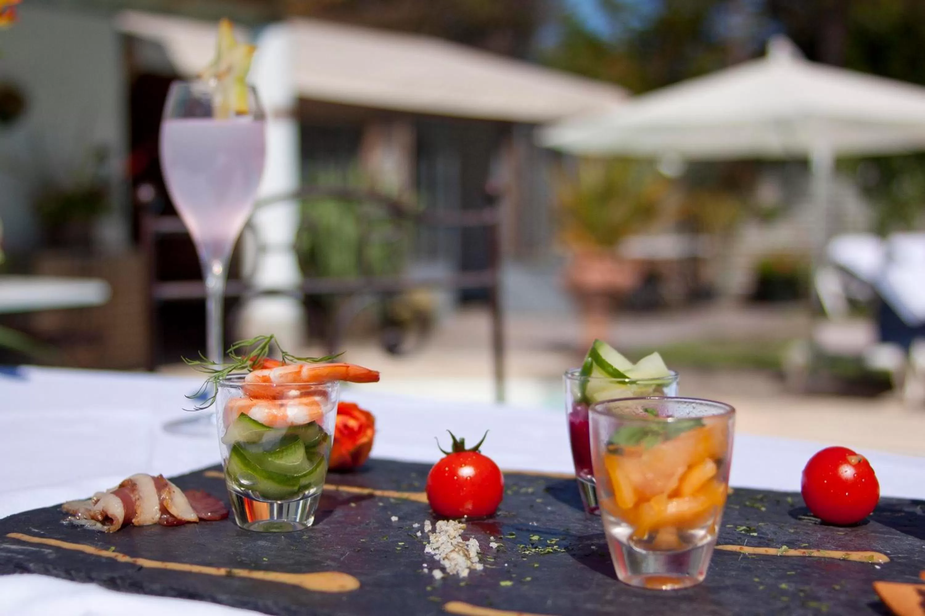 Food in Elégance Suites Hôtel