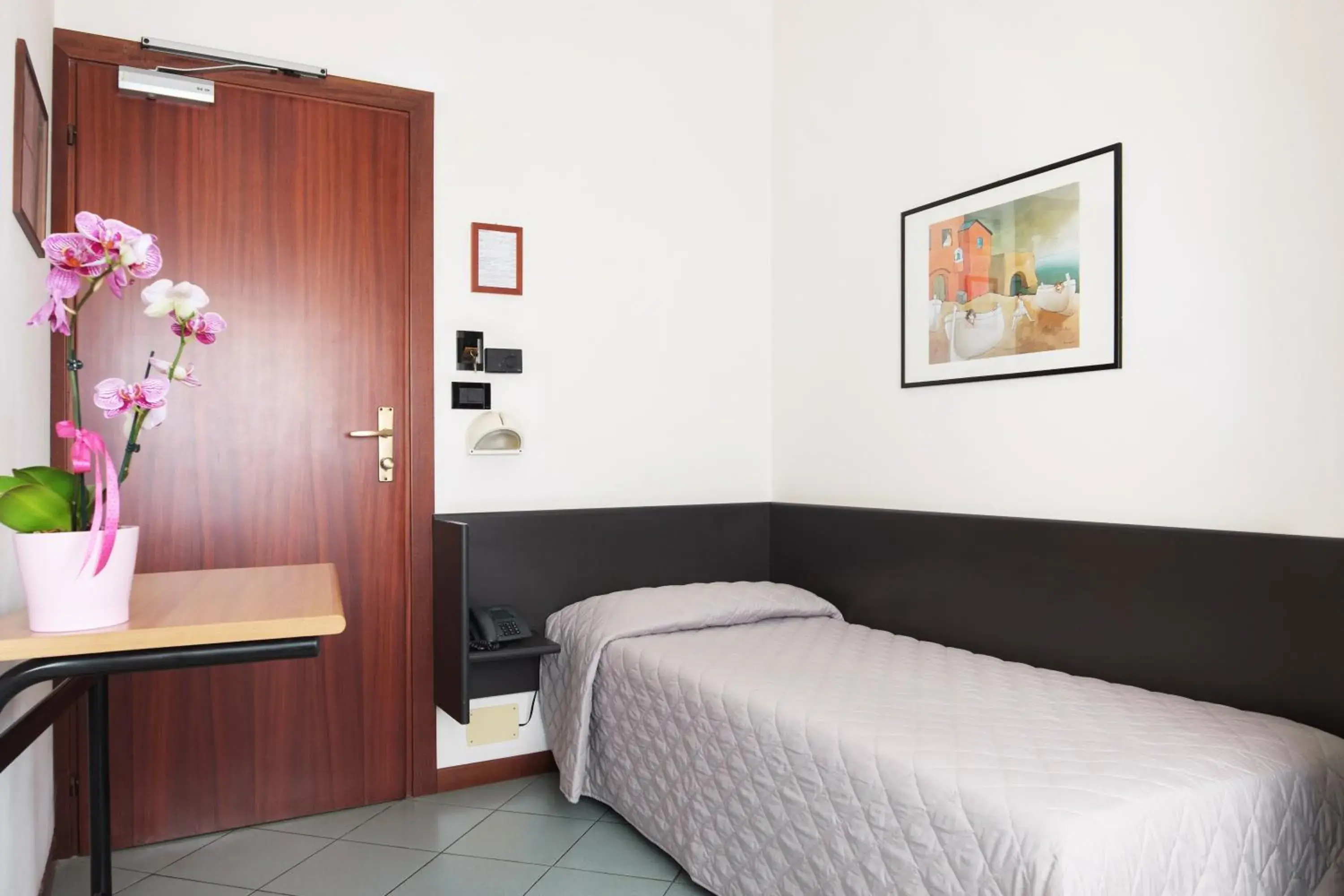 Economy Single Room in Hotel St Pierre Economy Single Room in Hotel St Pierre