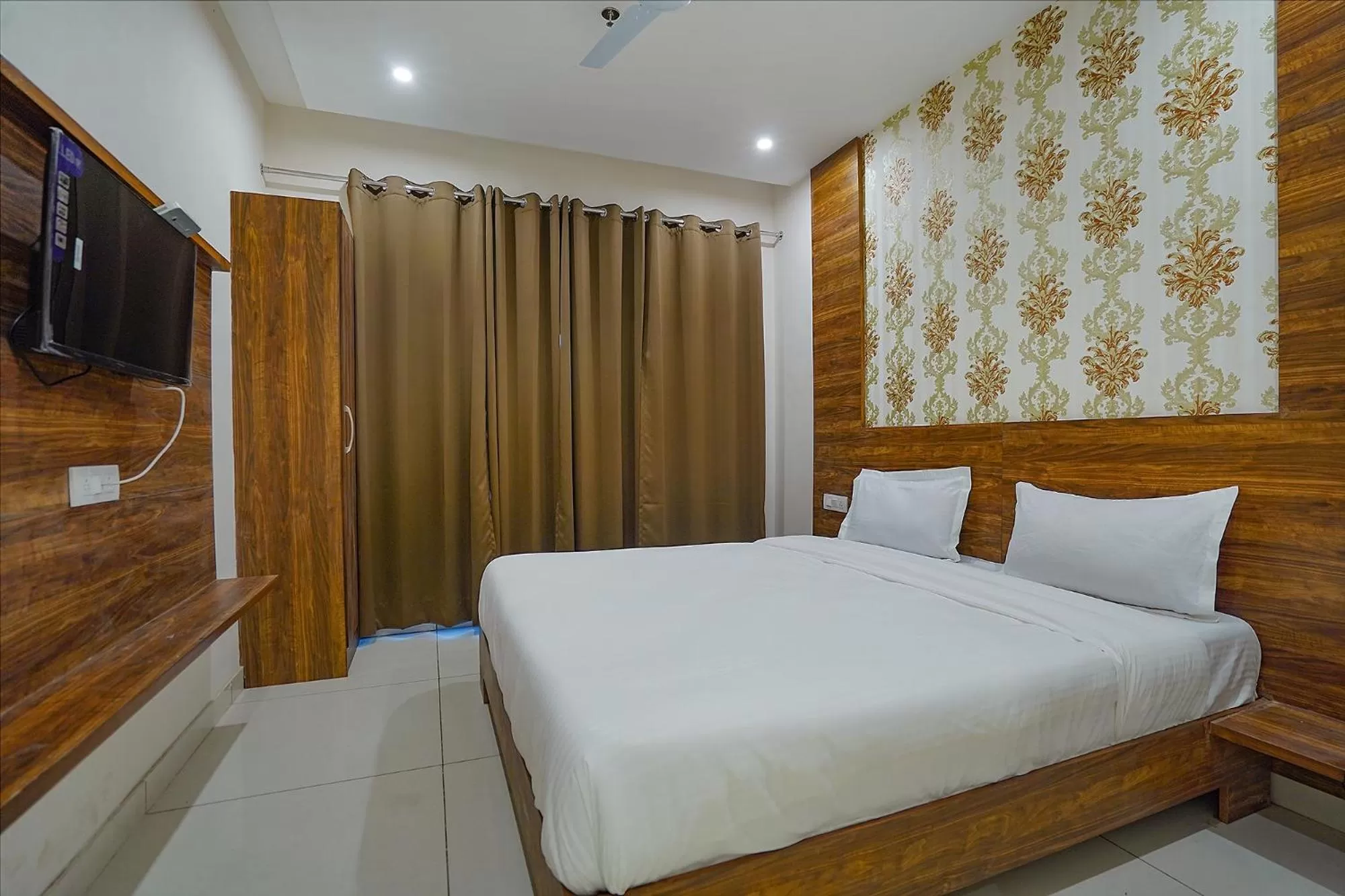 Bedroom, Bed in FabHotel HC Mohali Inn