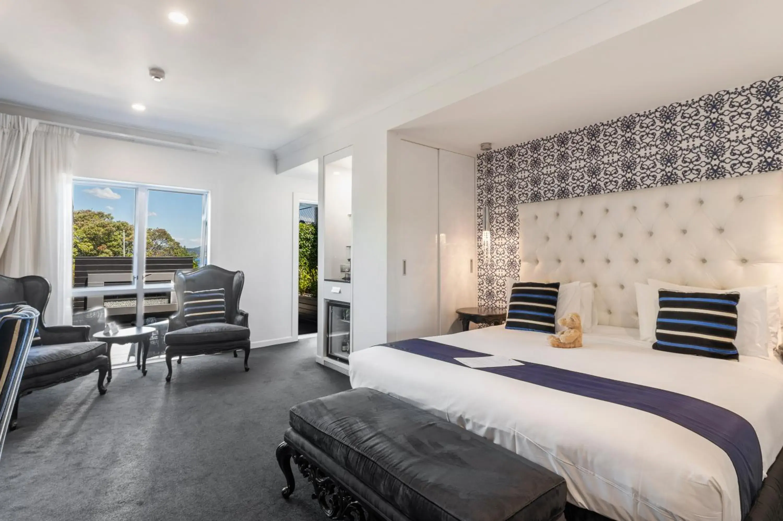 Swan King in Black Swan Lakeside Boutique Hotel Swan King in Black Swan Lakeside Boutique Hotel