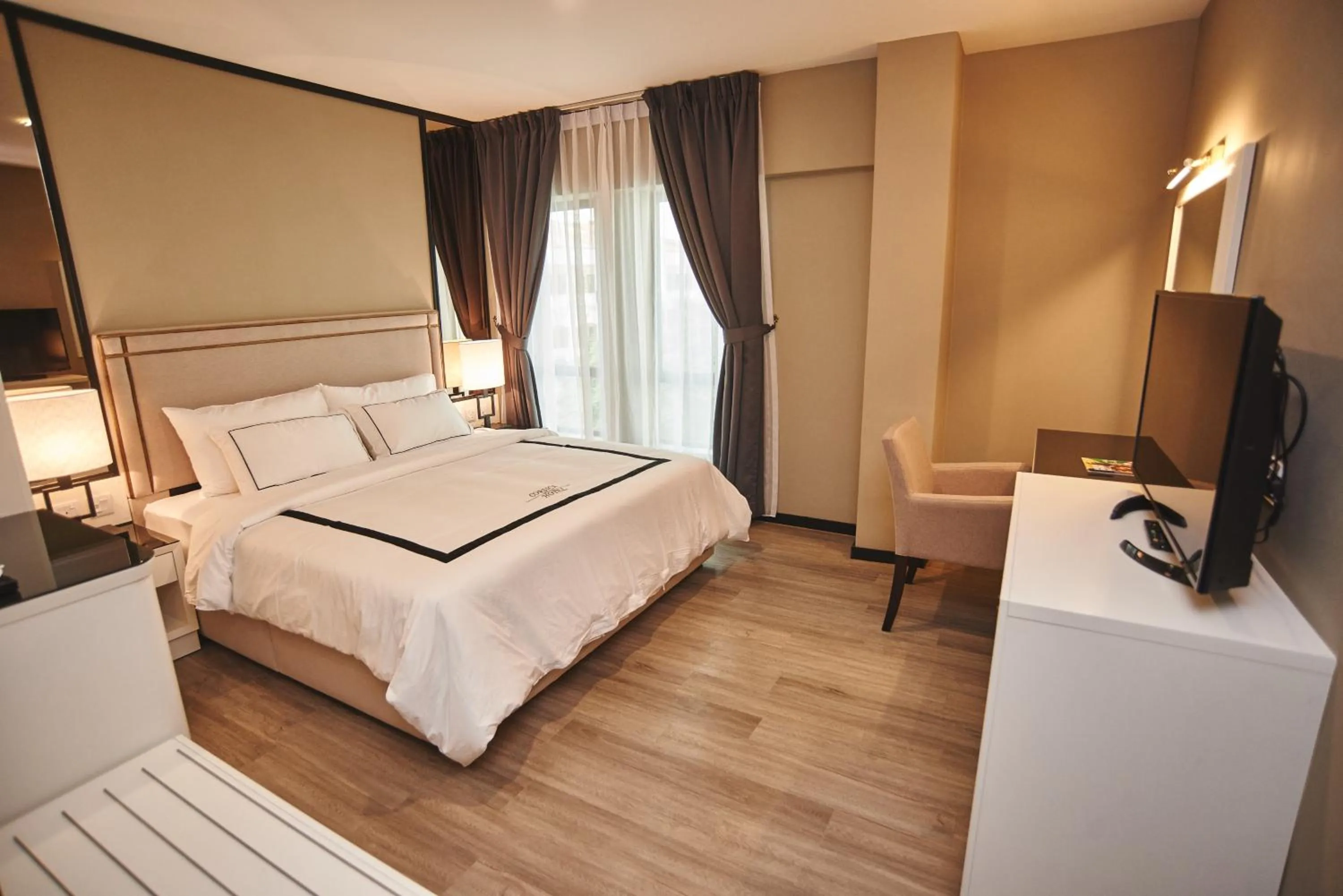 Bedroom, Bed in Corsica Hotel