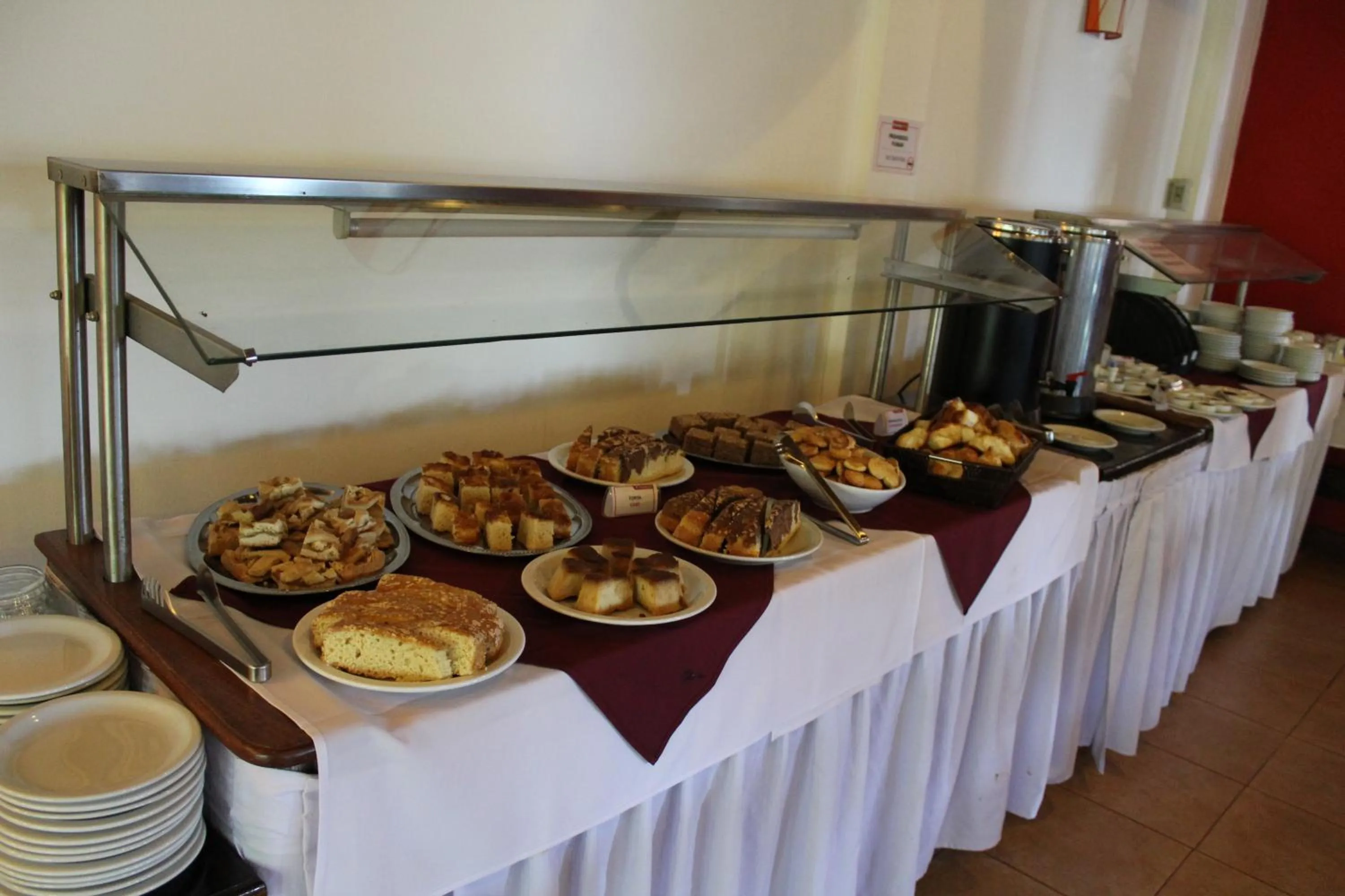 Buffet breakfast in Marcopolo Suites Iguazu
