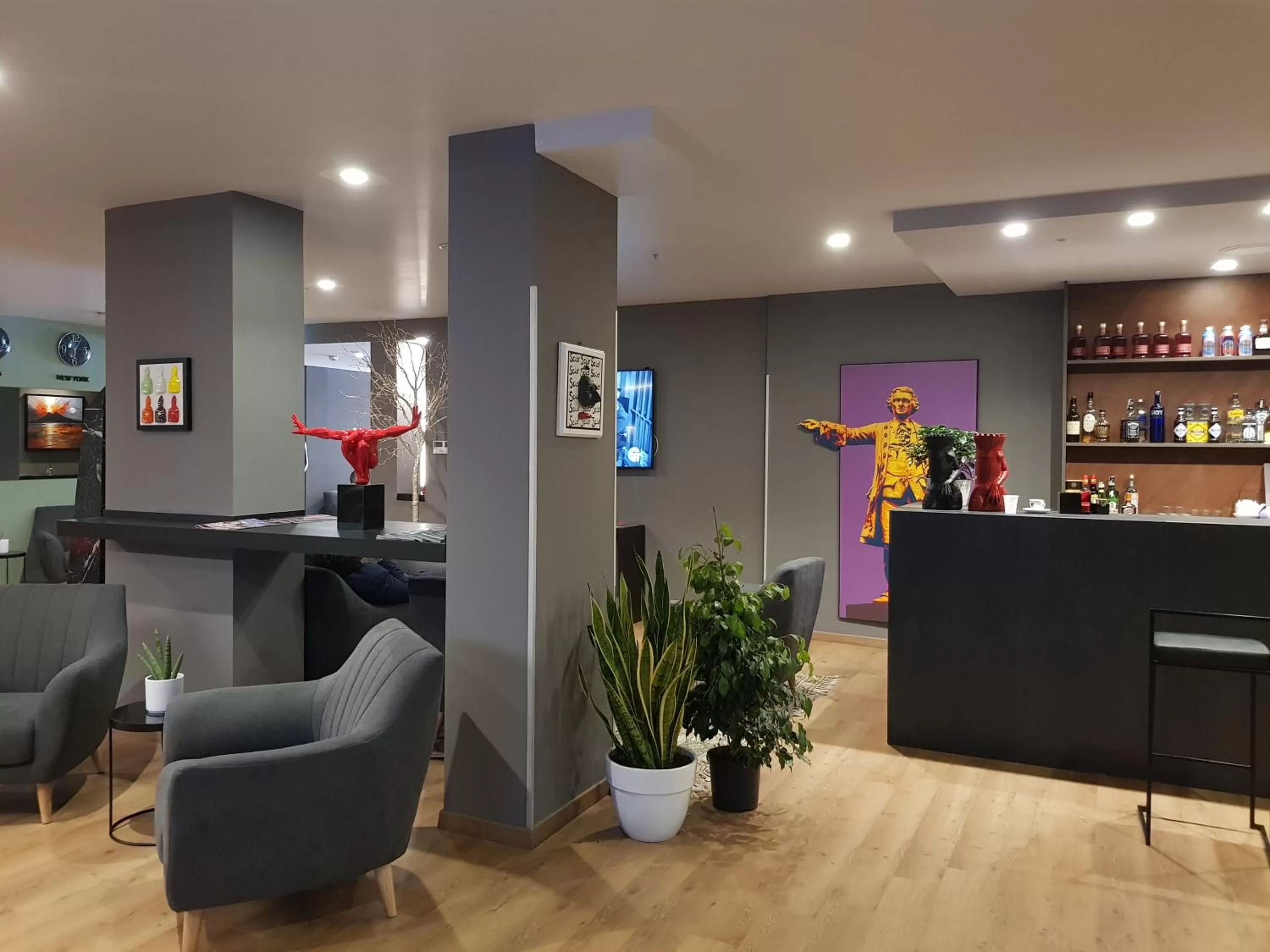 Communal lounge/ TV room in Hotel Europa Art Caserta