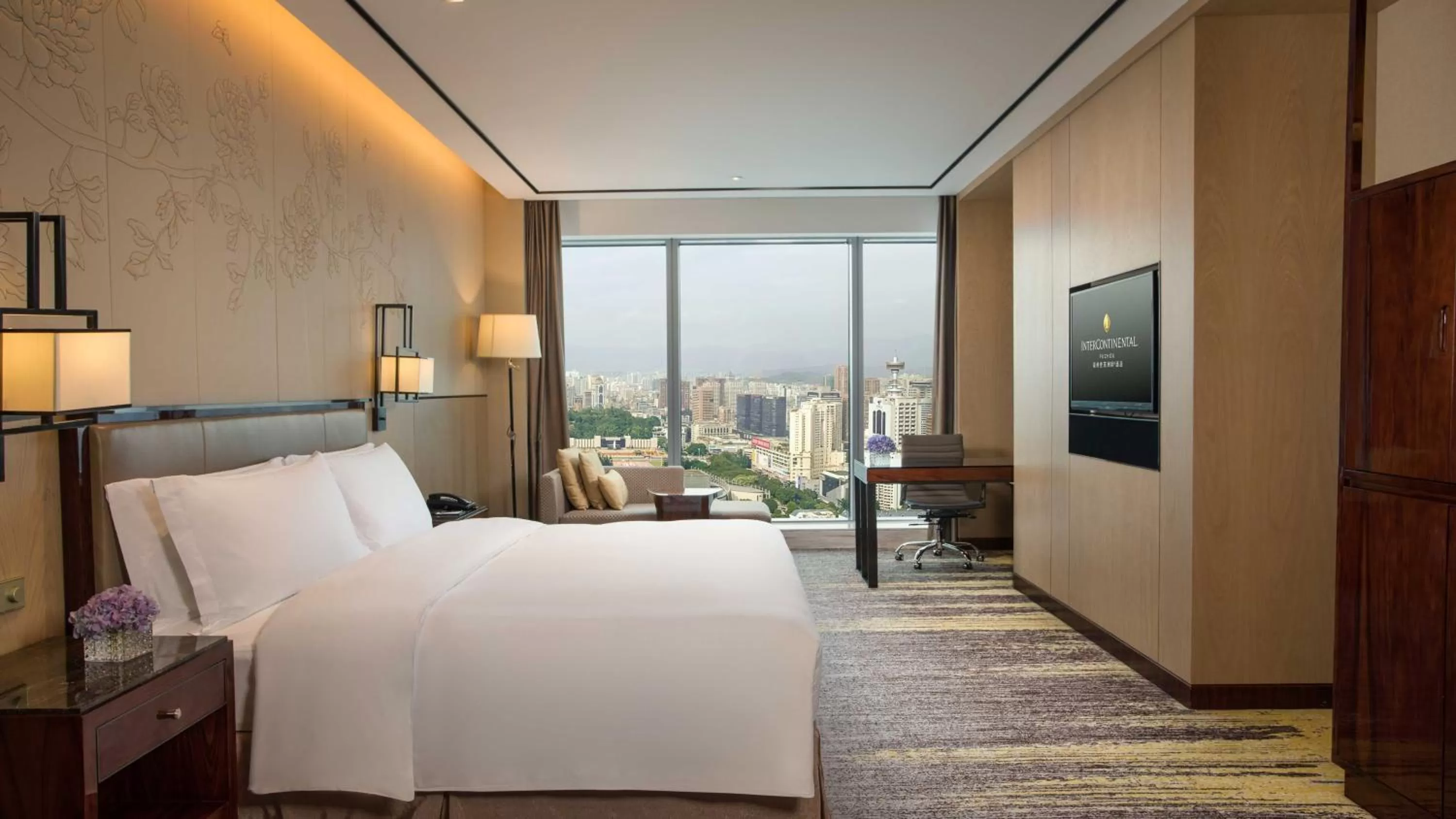 Photo of the whole room, Bed in InterContinental Fuzhou