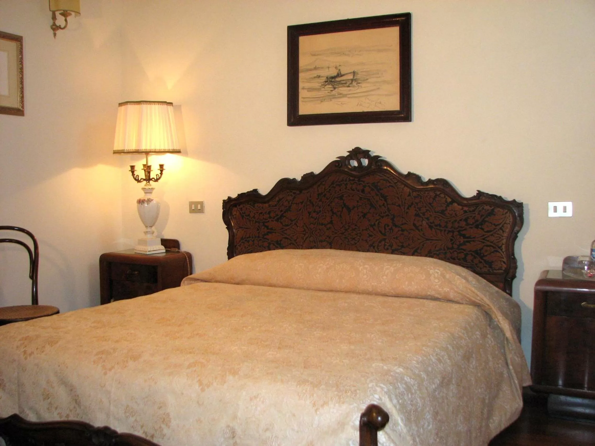 Photo of the whole room, Bed in Locanda Guidi