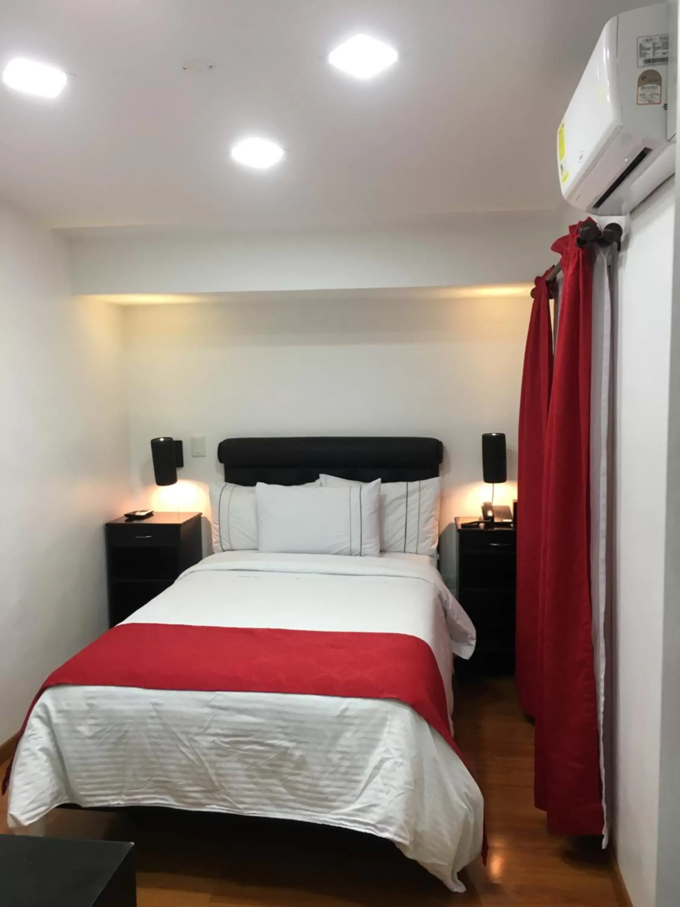 Standard Single Room - single occupancy in Hotel Veler Standard Single Room - single occupancy in Hotel Veler